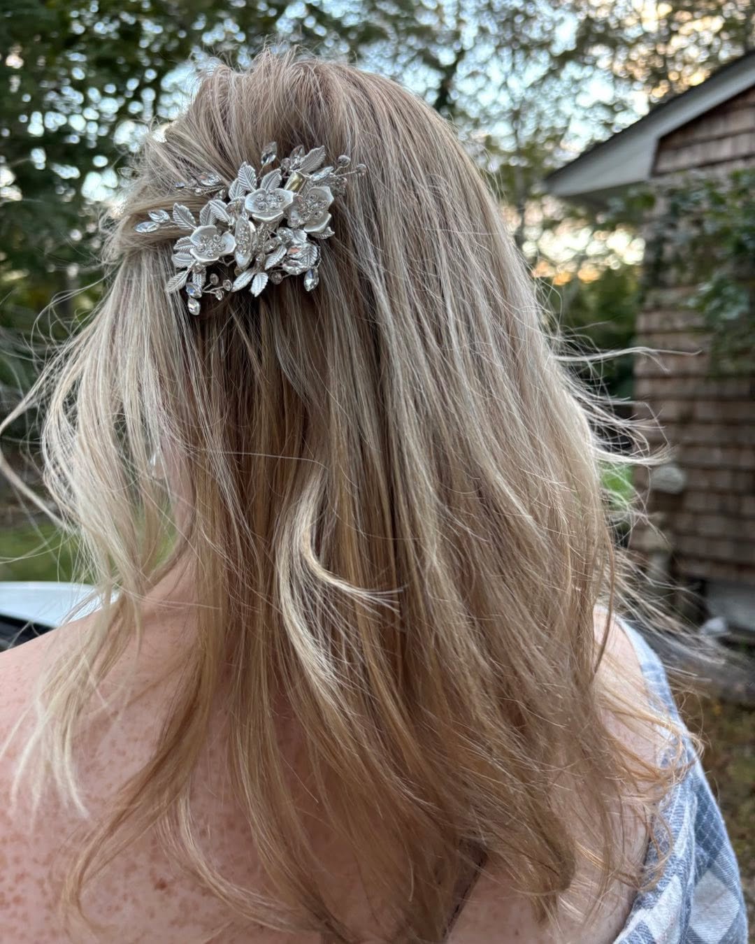 Picking out the Right Wedding Hair accessories..soo Funn🩷
Love the Hair Bling❣️