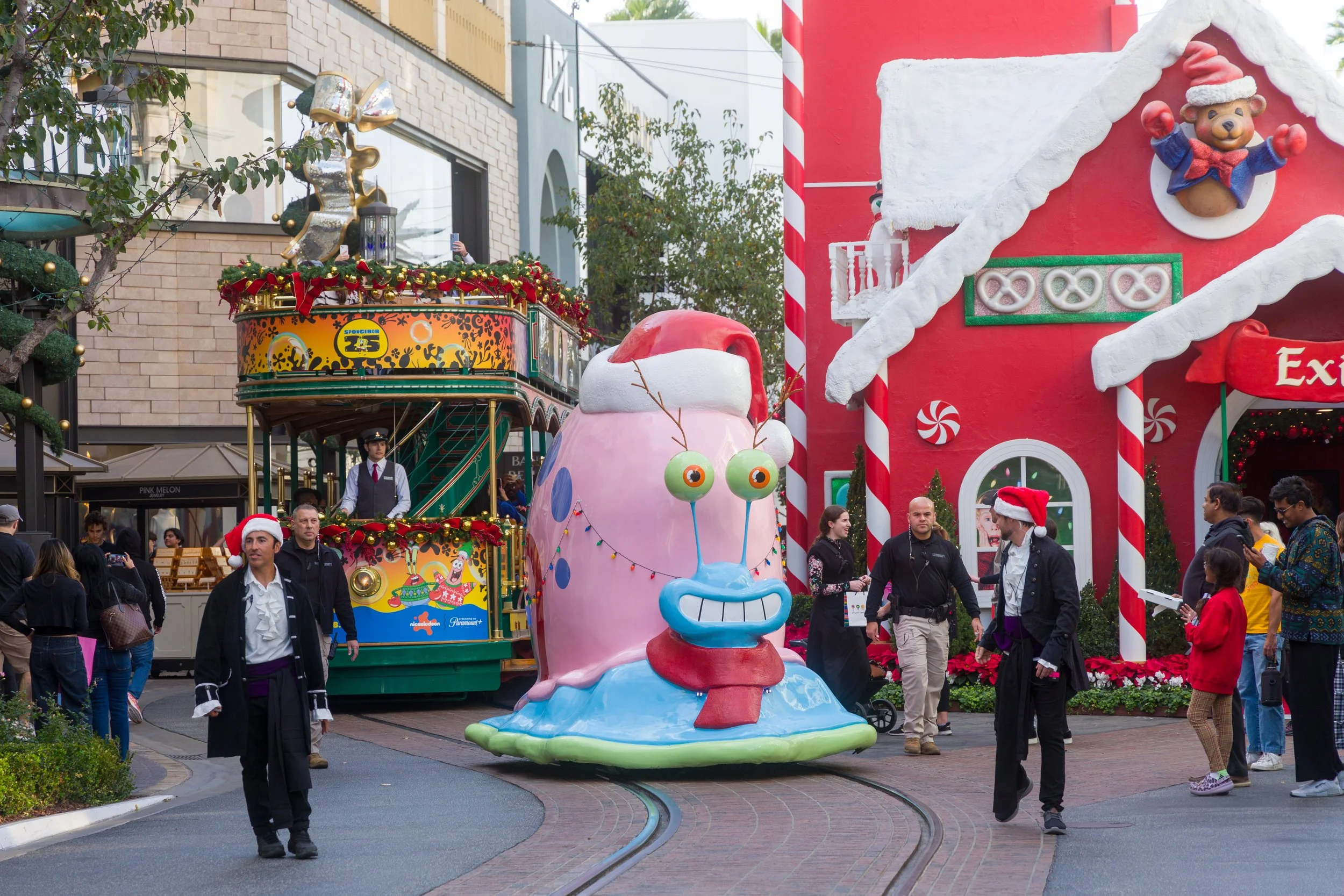 This one is particularly silly. Look at the size on that snail!