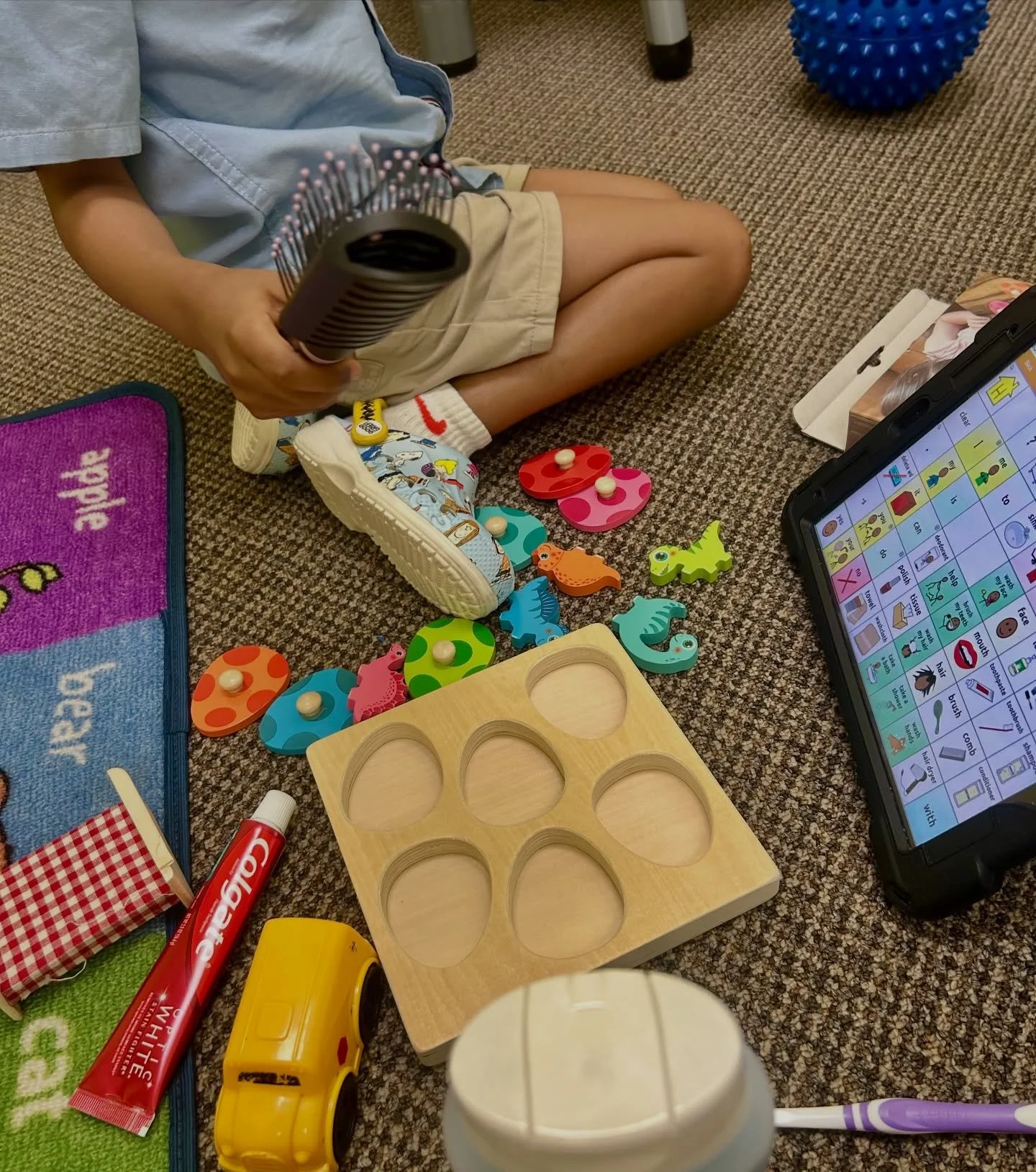 ✨ Why do we introduce new objects to a child&rsquo;s play?

During this session, the child was highly interested in completing a puzzle and matching the pieces by color. We joined him in that interest to support engagement and connection, then introd