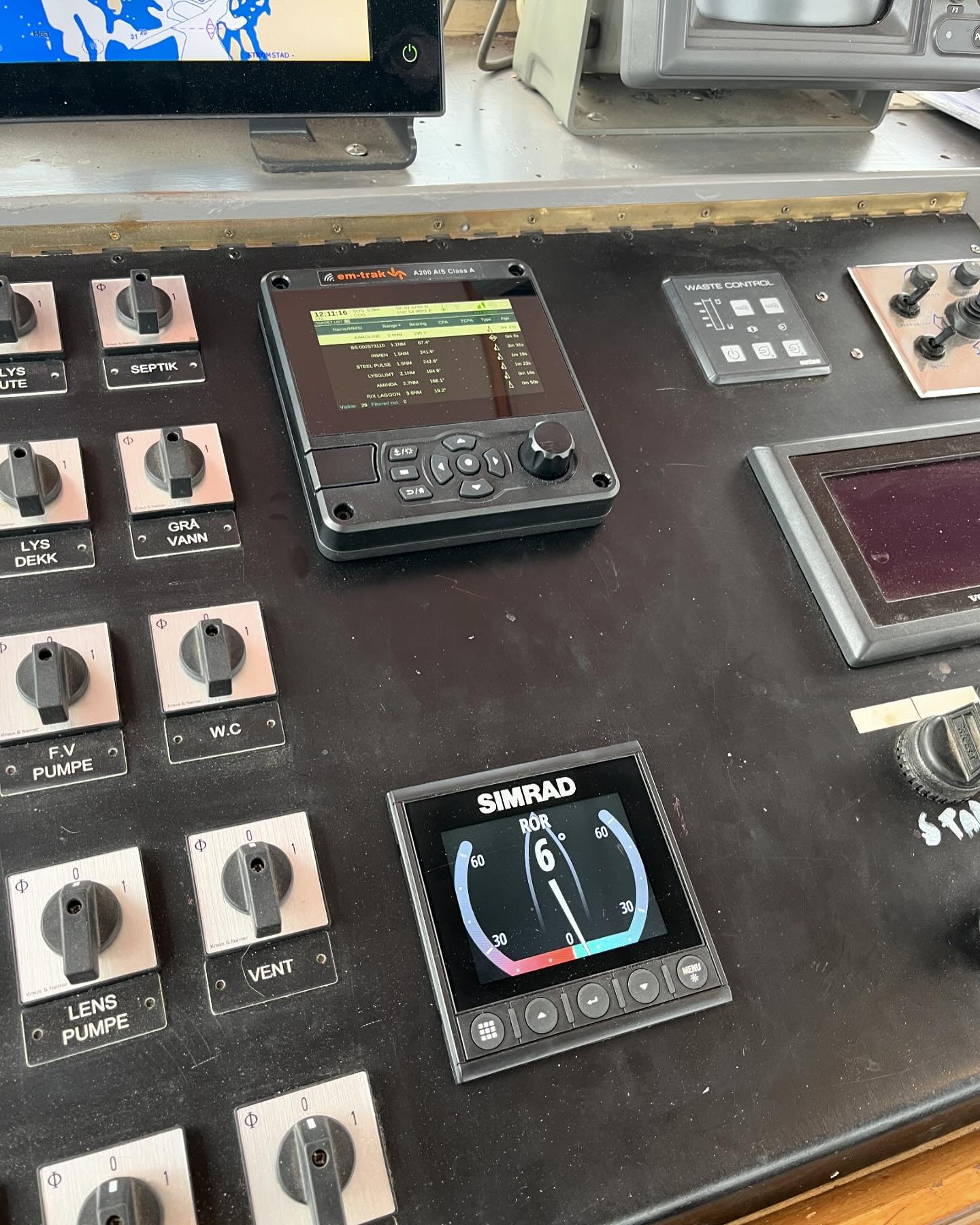 Leveranse av typegodkjent utstyr ombord i Taub&aring;t i &Oslash;stfold. Nytt GPS kompass, brovakt, AIS klasse A og diverse oppgraderinger. Spennende jobb 😃

Takk til @pronavnorway for leveranse av utstyr 📡🖥️
#yrkesb&aring;t #arbeidsb&aring;t