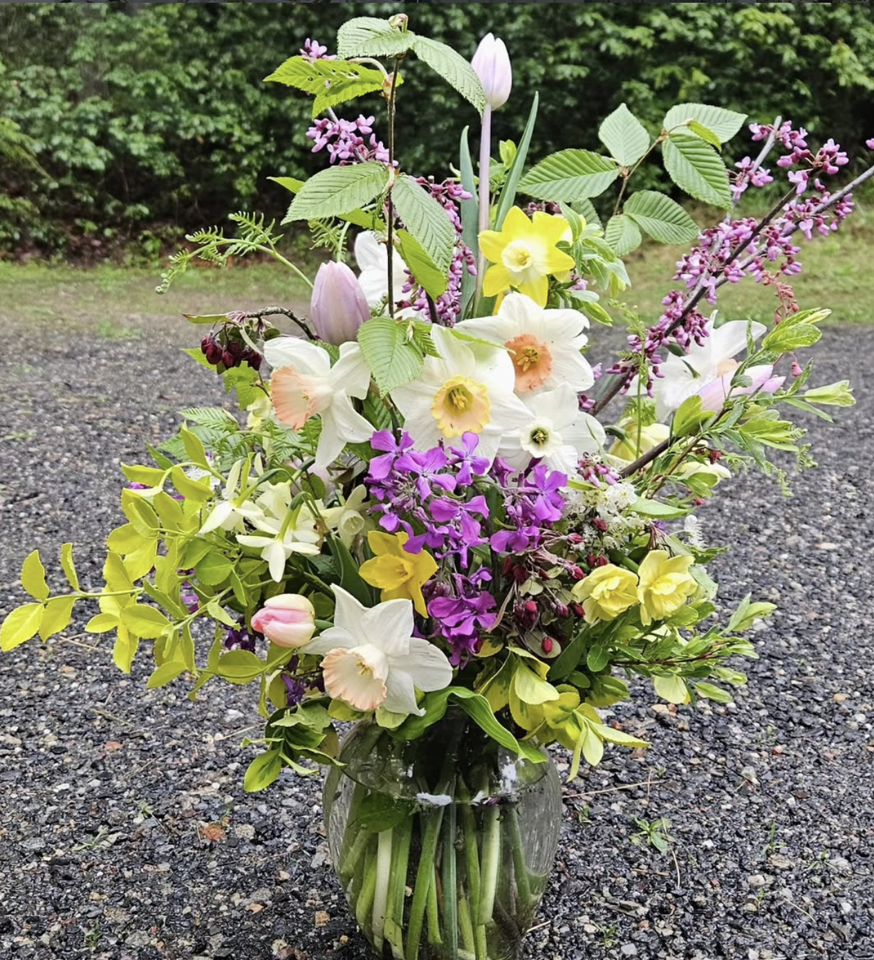 spring-bouquet-vase_cleaned.png