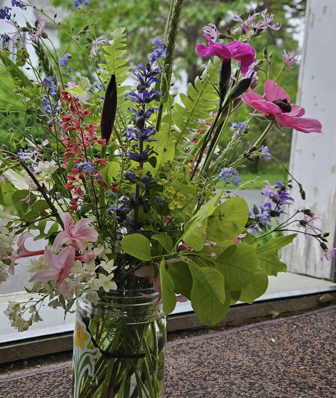 window-wildflower-vase_cleaned.png