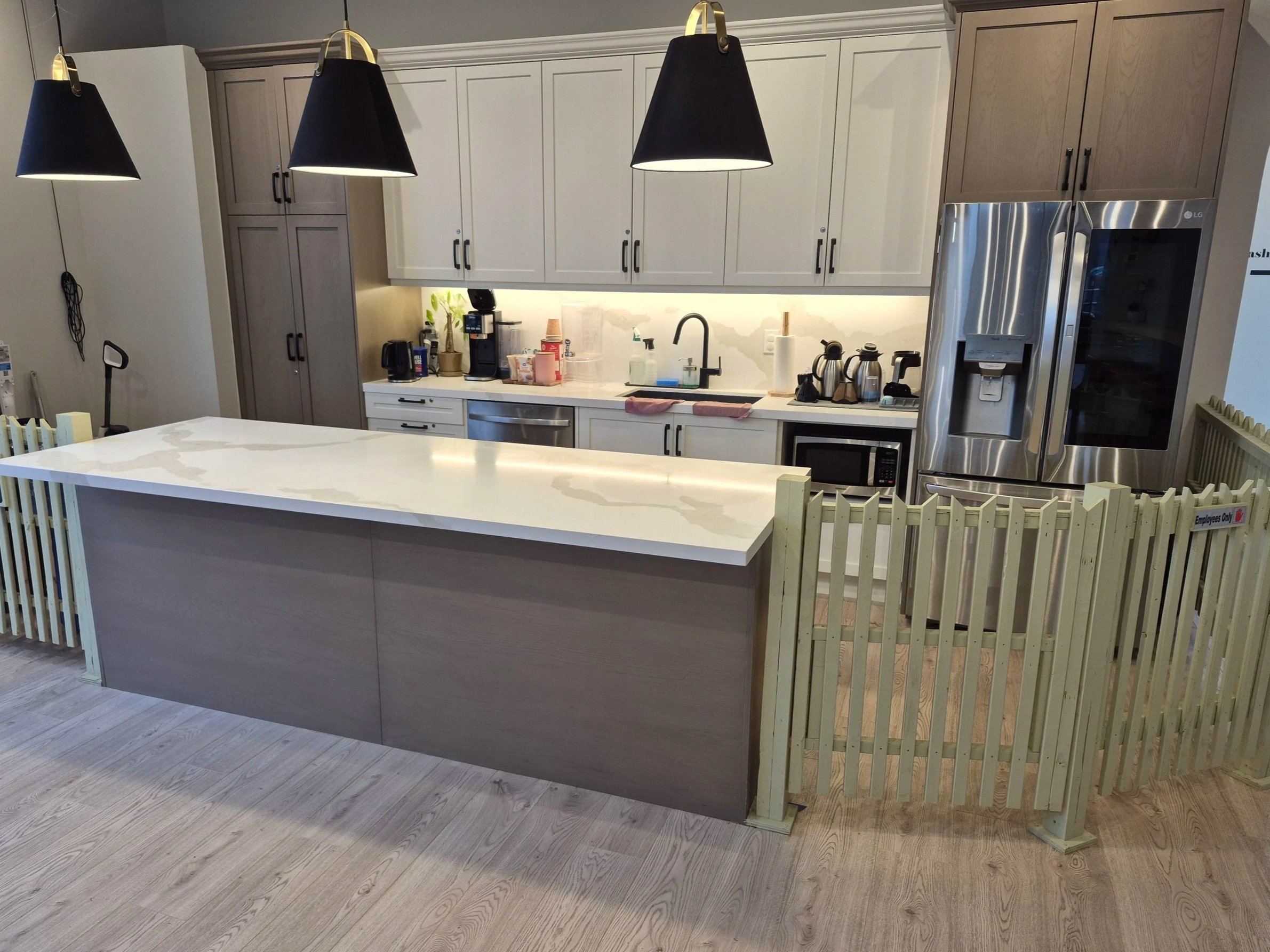 Kitchen island entertaining area Confetti 2 Playground Kids Event Venue