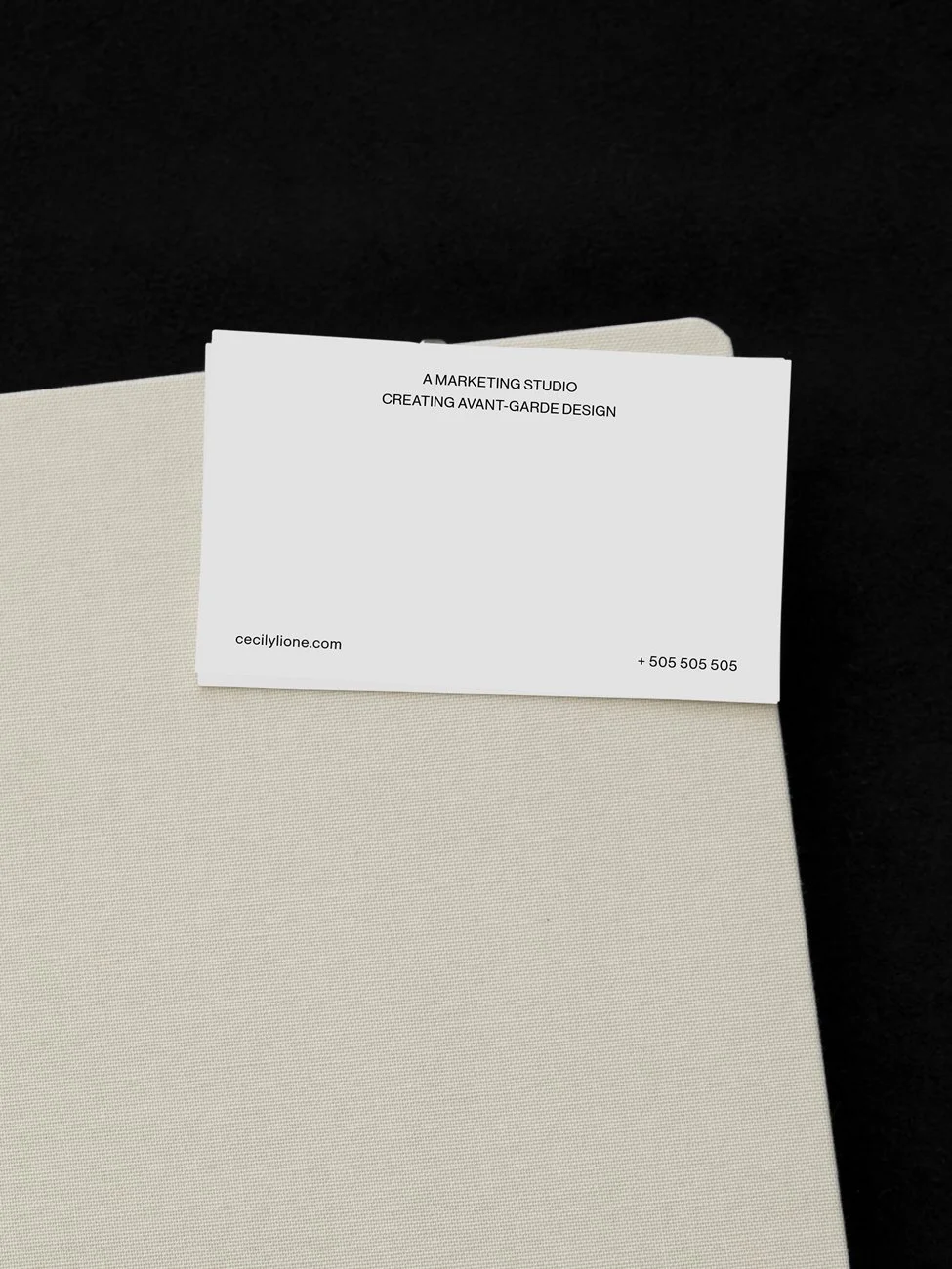 The Cecily luxury business card template.