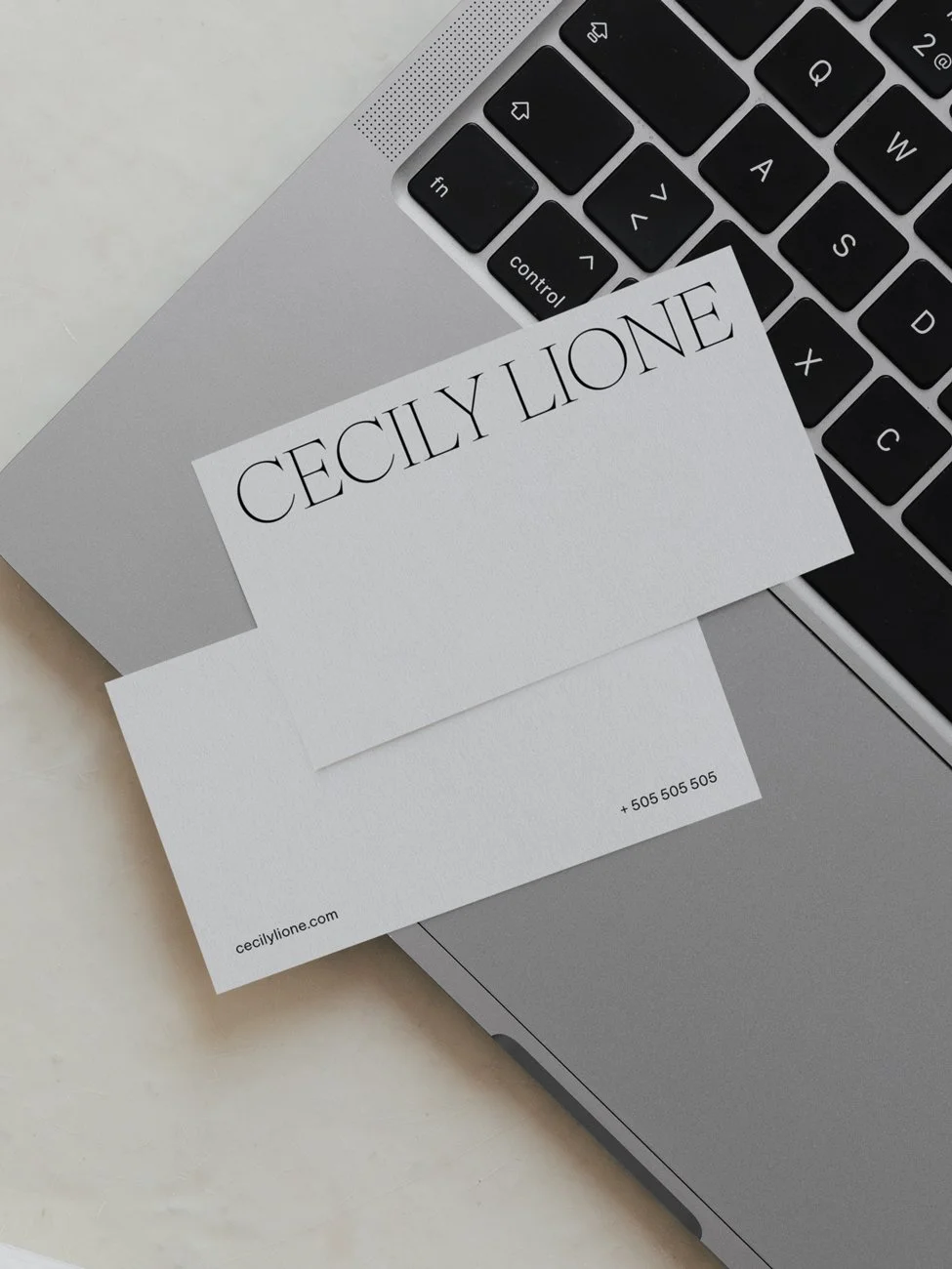 The Cecily luxury business card template.