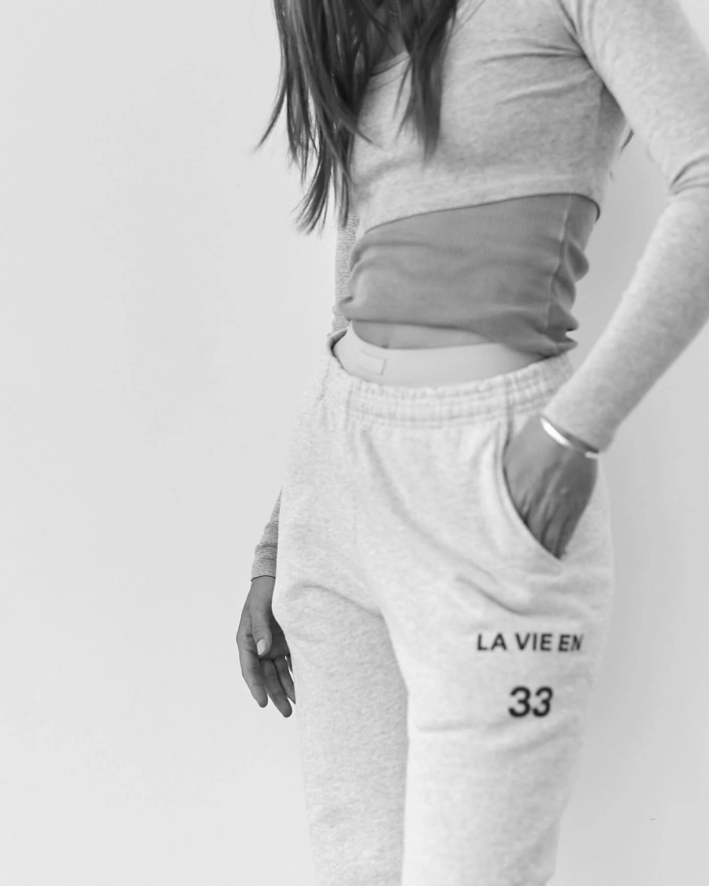 Vanessa wears the Art Dept. Sweats, size Small

Our perfect straight leg pant in heavy fleece, that fit like your favorite varsity pair.
