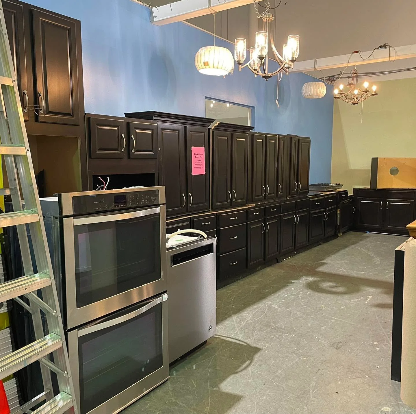 Kitchen cabinet set $2850 - includes double oven, dishwasher, gas cooktop, vent hood, sink, faucet to no additional charge. Not sold separately. &ldquo;A CRAZY deal&rdquo; according to a customer who was just here 🤩