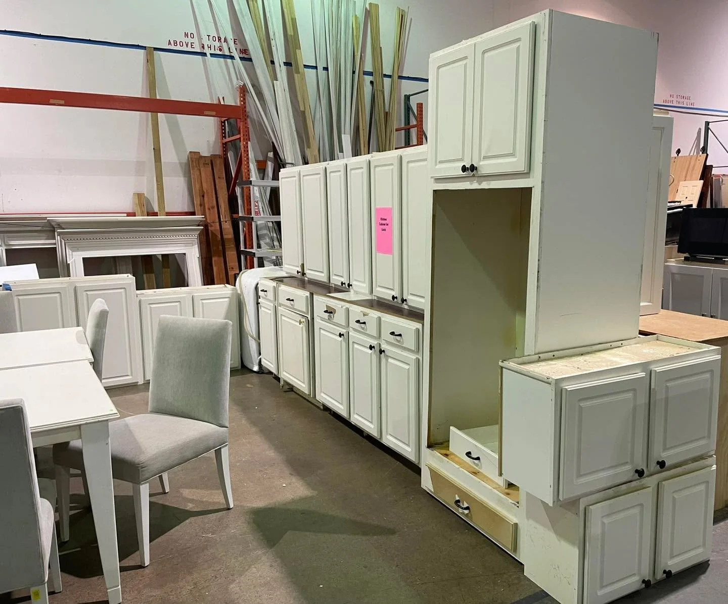 Kitchen cabinet set $400!