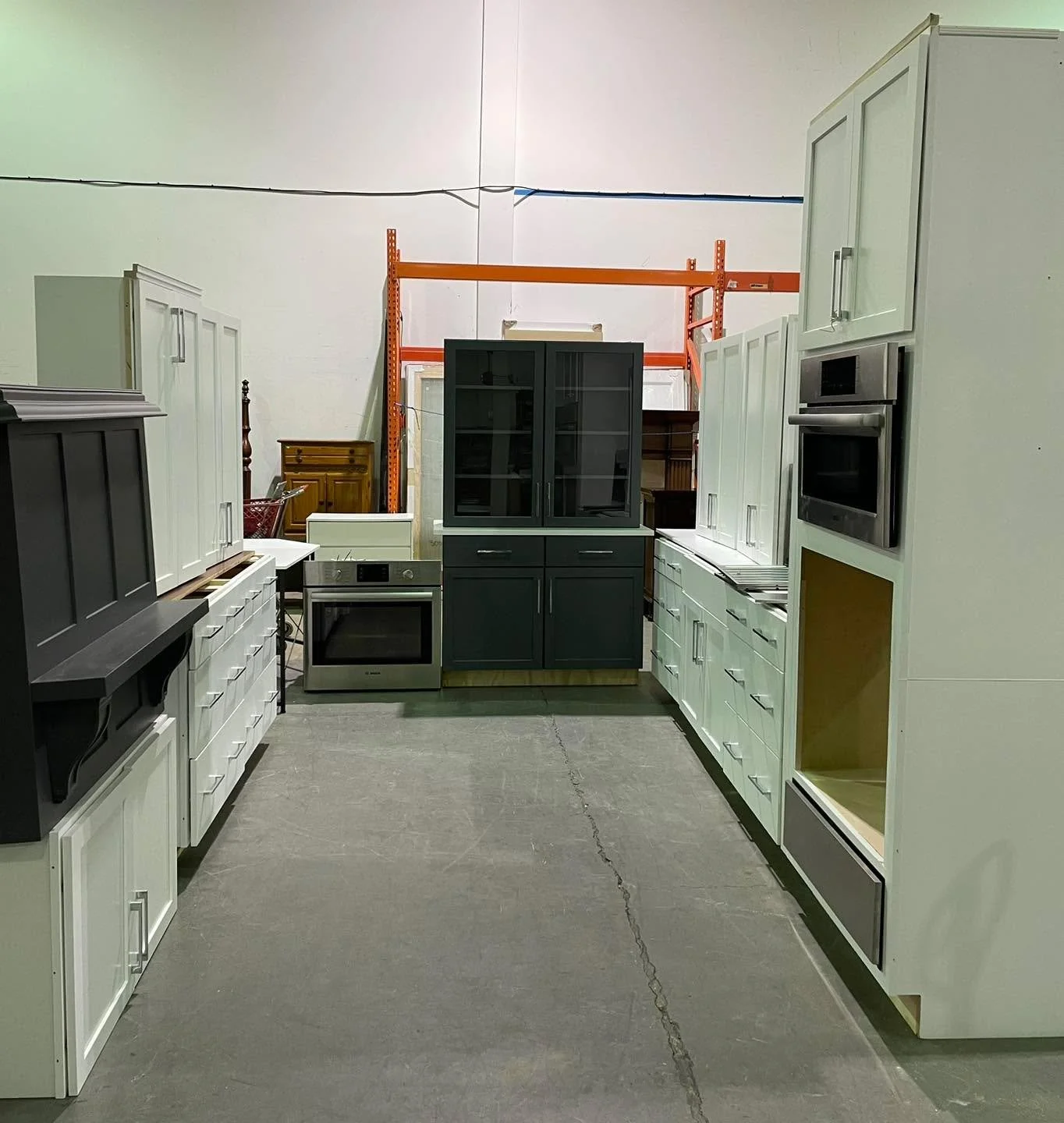 Kitchen cabinet set $3500 - about 18&rsquo; of base cabinets, lots of drawers, includes (2018) Bosch oven and microwave, warming drawer and vent hood at no additional charge. Not sold separately.