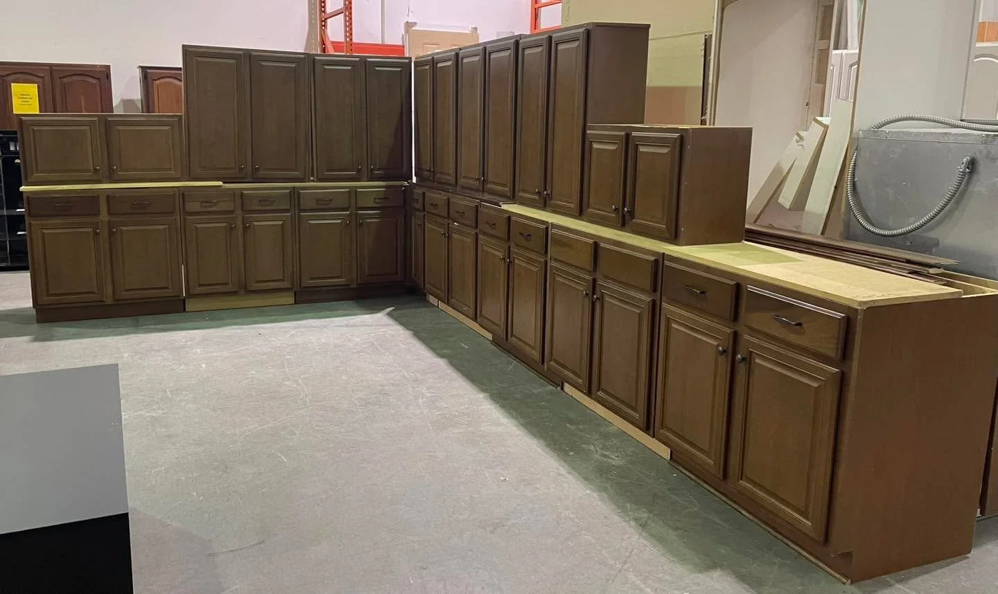 Kitchen cabinet set $2000 - about 26&rsquo; of base cabinets