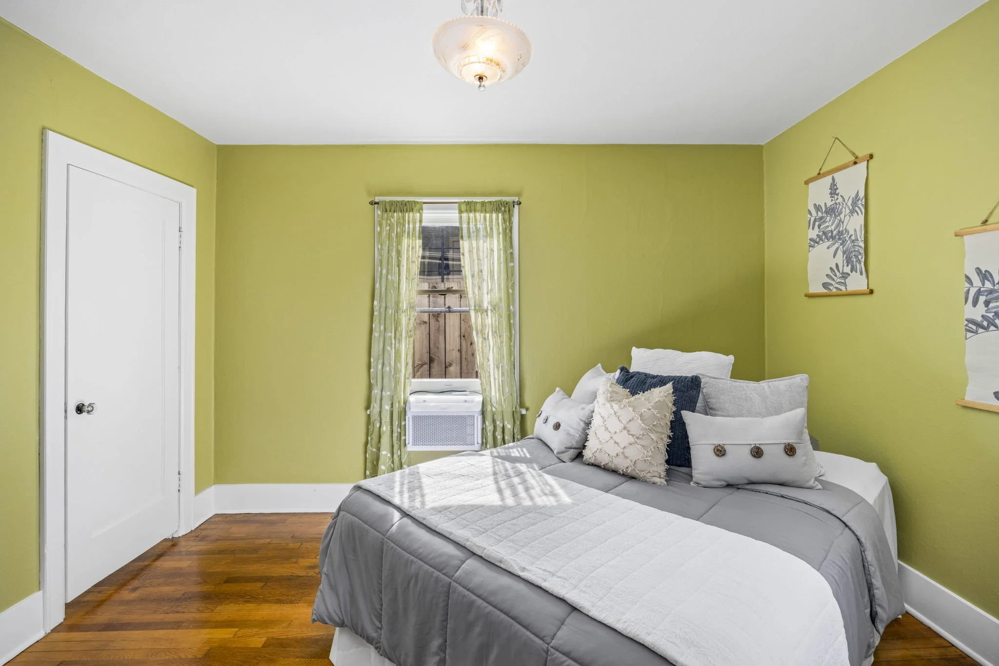 22-web-or-mls-1216-burwell-st.jpg