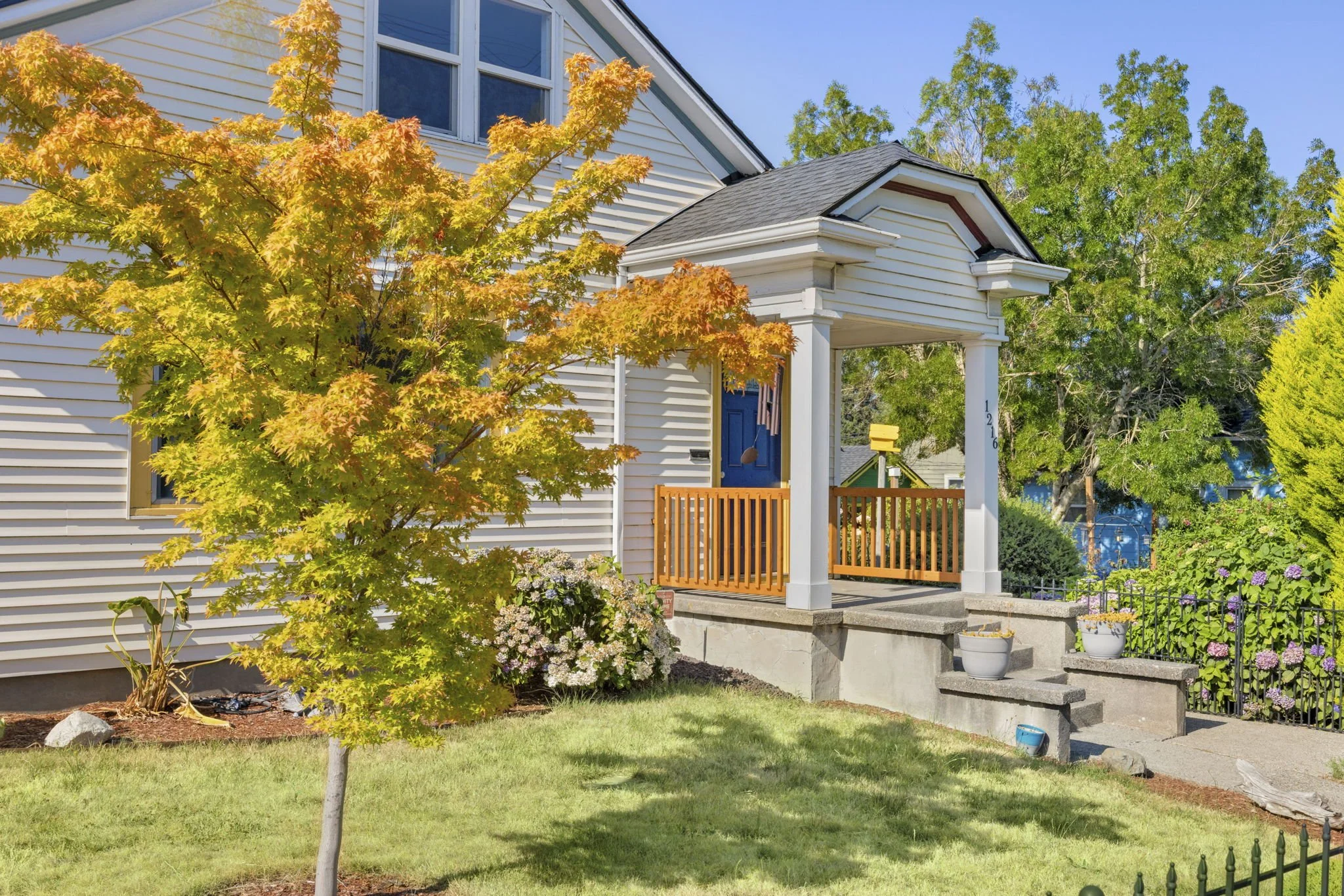 40-web-or-mls-1216-burwell-st.jpg