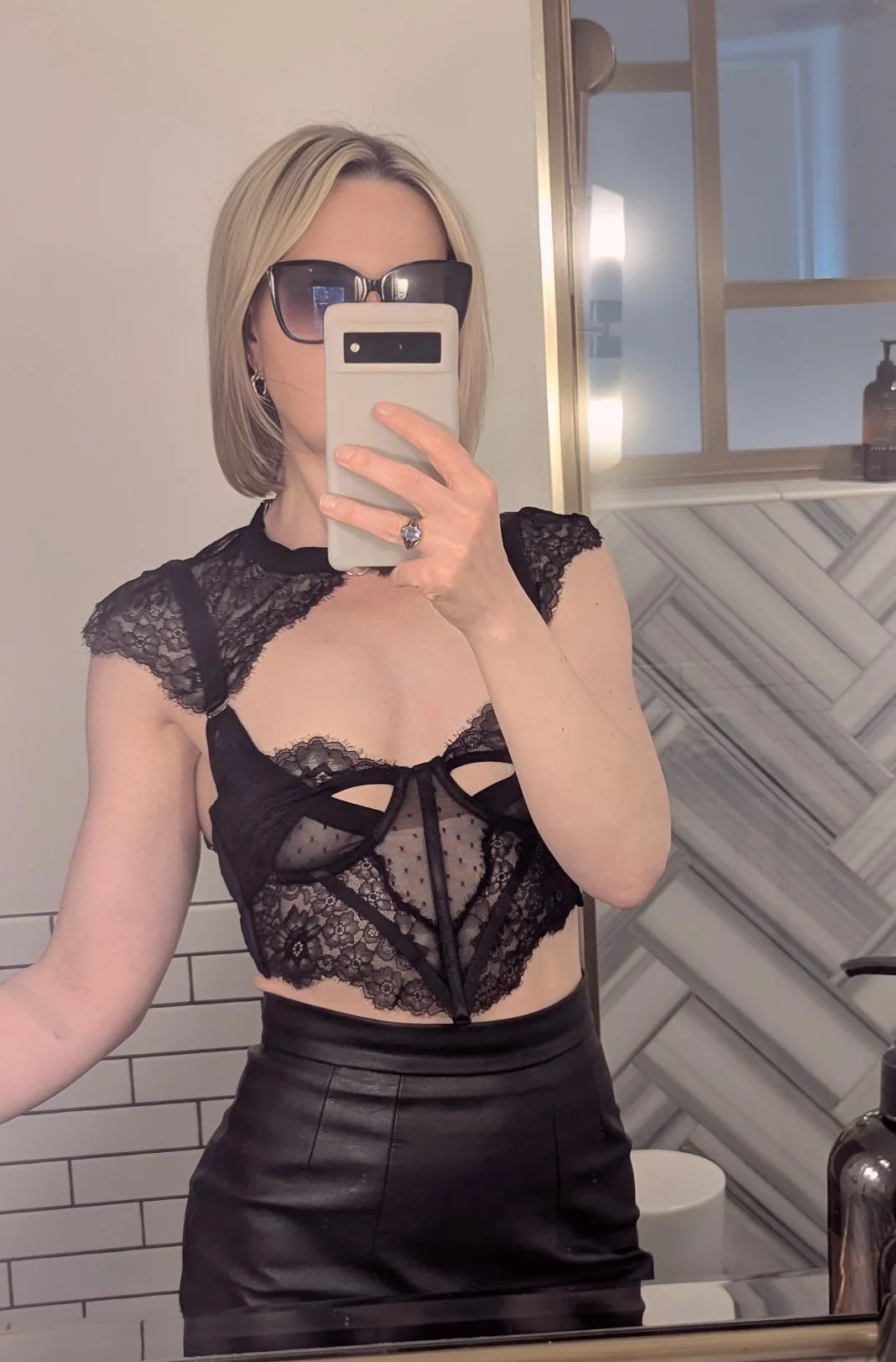 lace_bathroom_glasses.jpg
