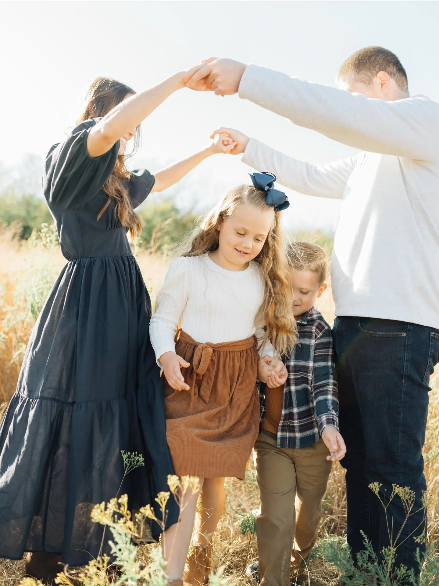 Family sessions are my favorite because they give us the space to slow down and actually feel the moments you want to remember. Full sessions are where the magic really happens. We have time to settle in, get comfortable, and find that easy rhythm wh