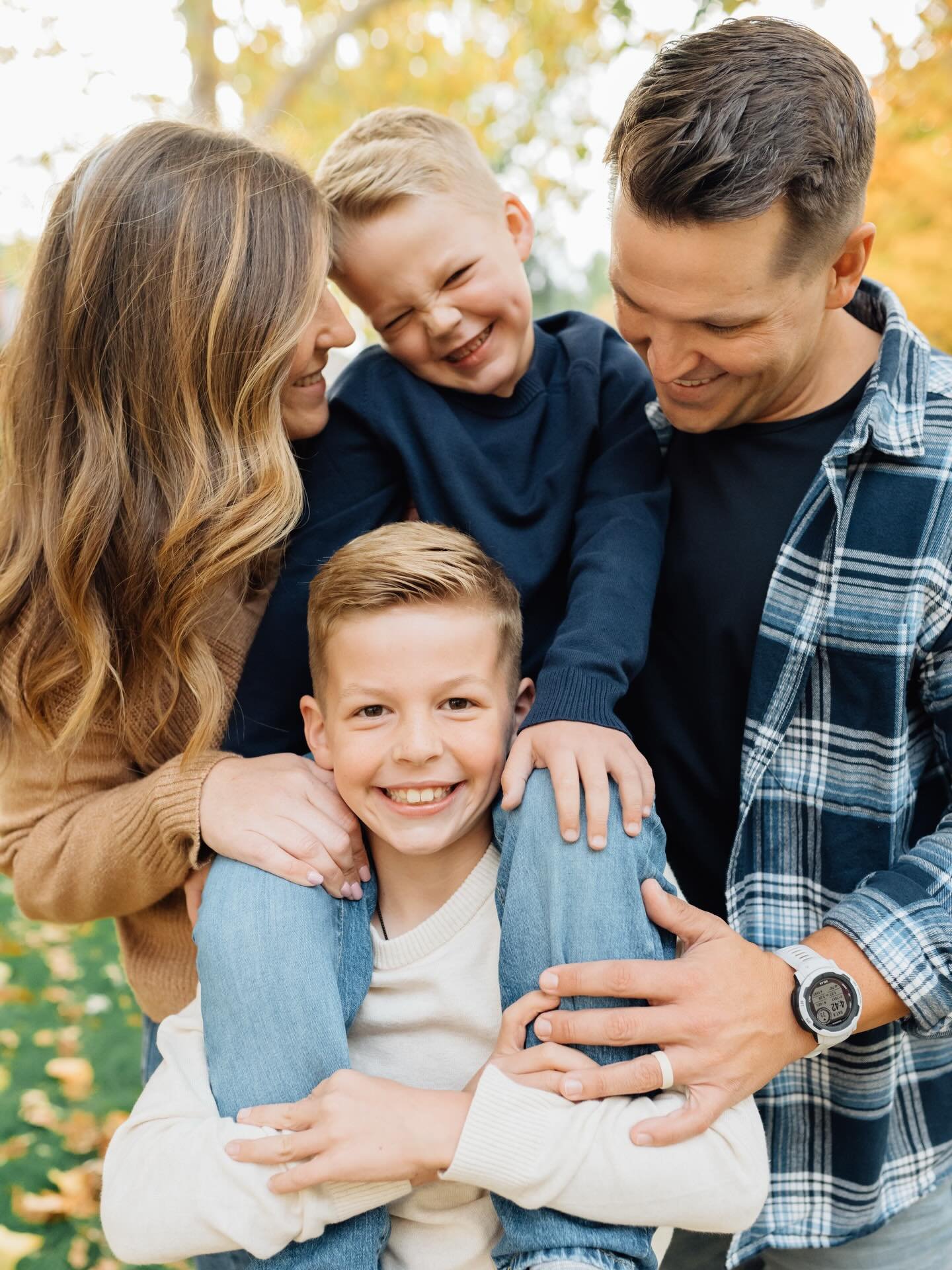 Last fall I began weaving much more play into my family sessions than ever before. This family was new to me as clients (but friends all the way back from college!), and when their session ended the kids told their mom they wanted to come back to me 