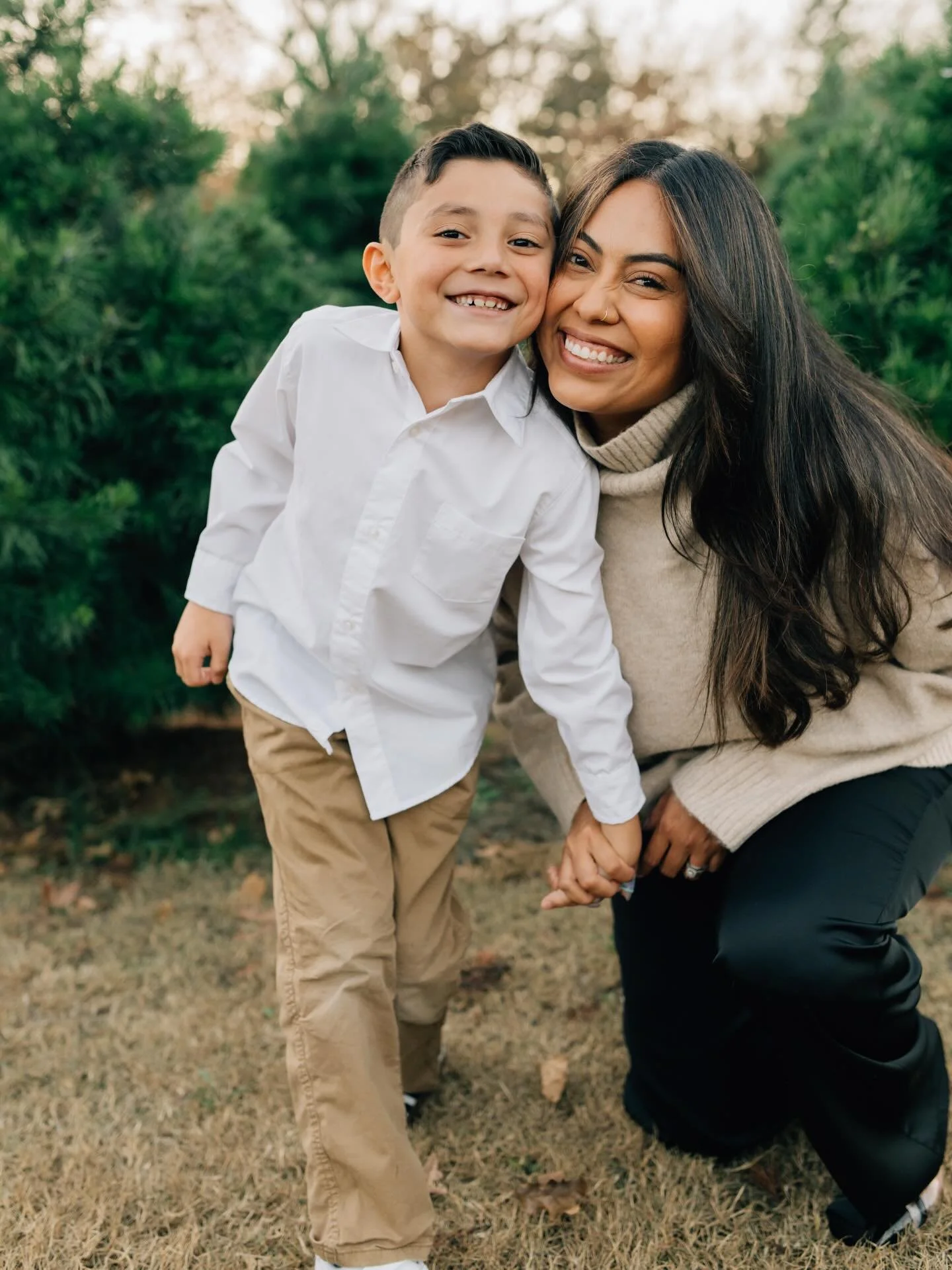 This was my first year photographing families at Wells Christmas Tree Farm, and I finally understand why everyone speaks about it with such affection. The moment you arrive, you feel the warmth of what they&rsquo;ve created. Families wander through r