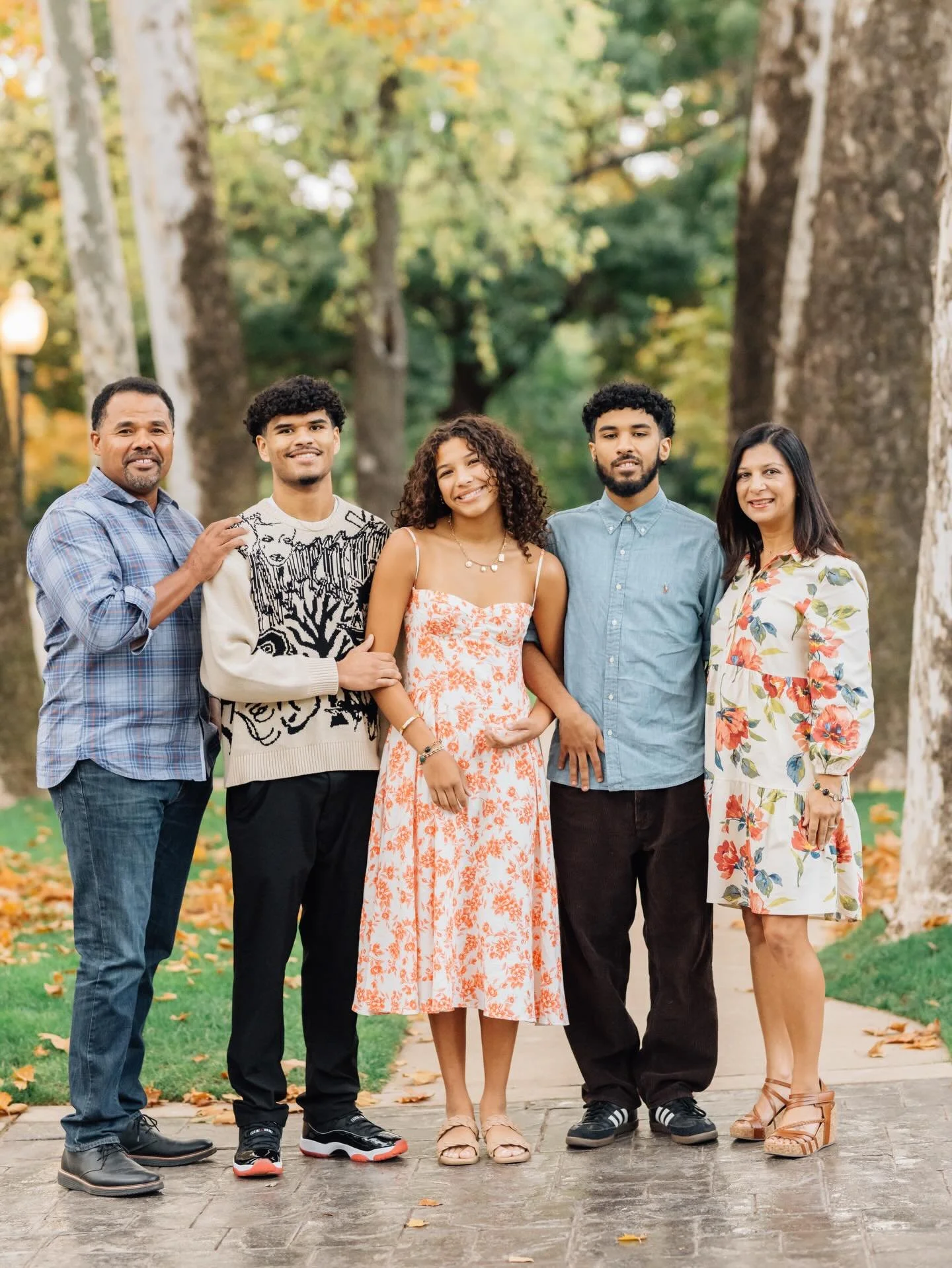 Fall sessions with older kids hit different. They may be taller than mom now, busy with school, activities, and all the things&hellip; but somehow they still come together, laugh, tease each other, and make the sweetest memories in front of the camer
