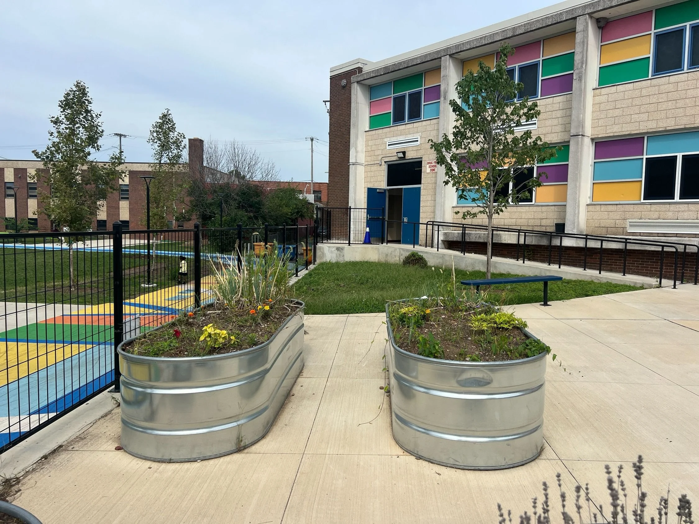 Learning, growing, and building community.

Our weekly Garden Clubs provide hands-on opportunities for residents of all ages to learn about growing food, caring for plants, and strengthening neighborhood green spaces.

Join us every week through Octo
