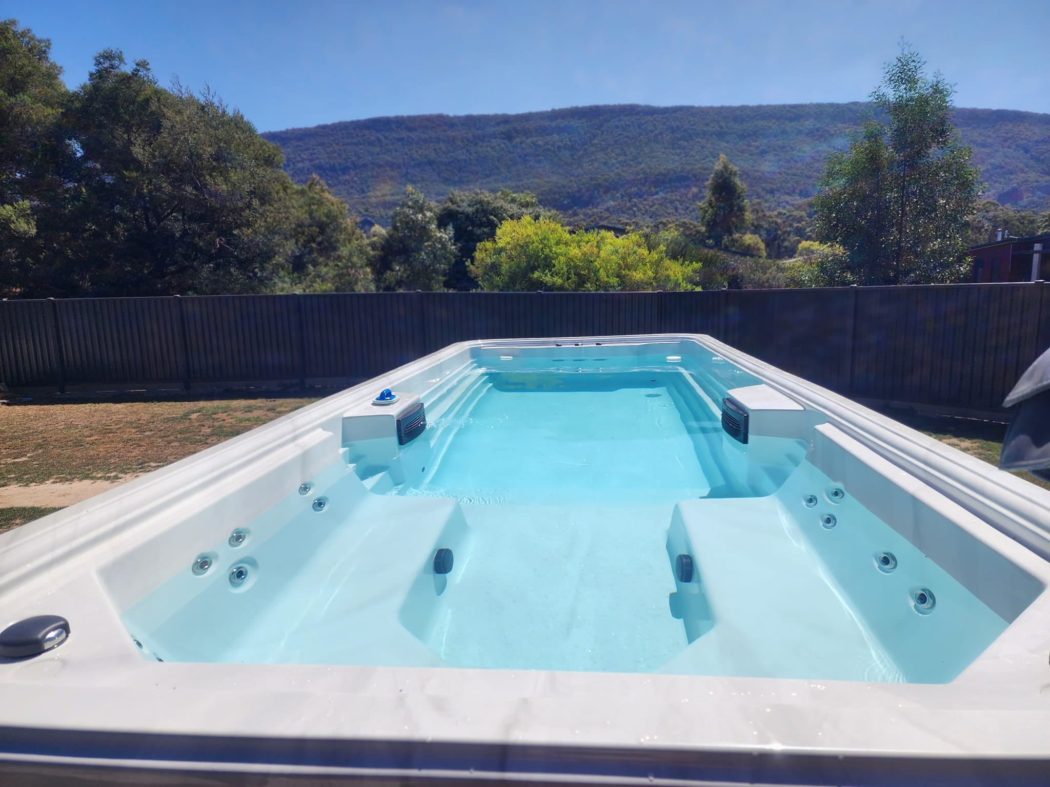 Urban Pool 8 metre with a white shell