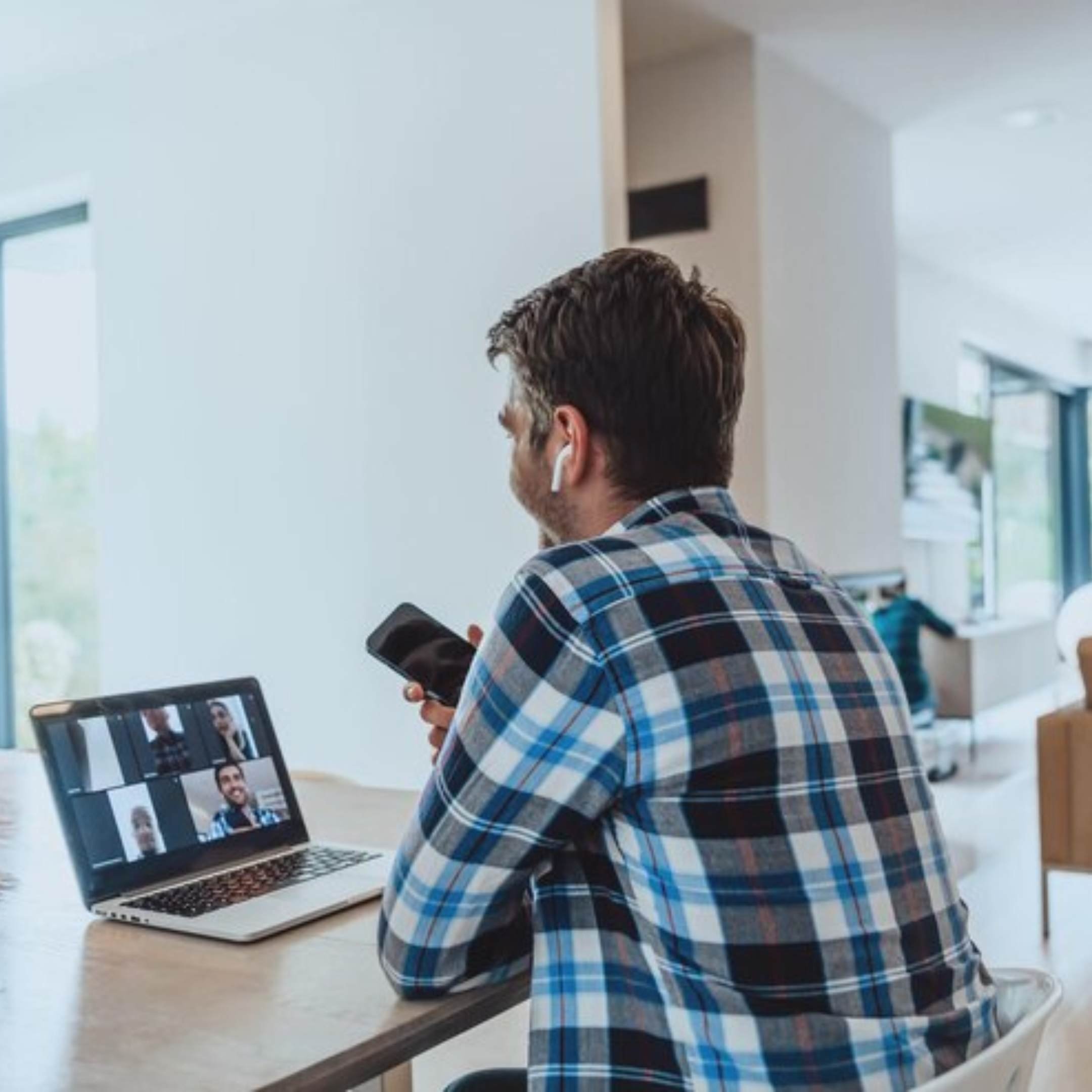 How Remote Work Is Still Reshaping Homebuyer Behavior in 2025