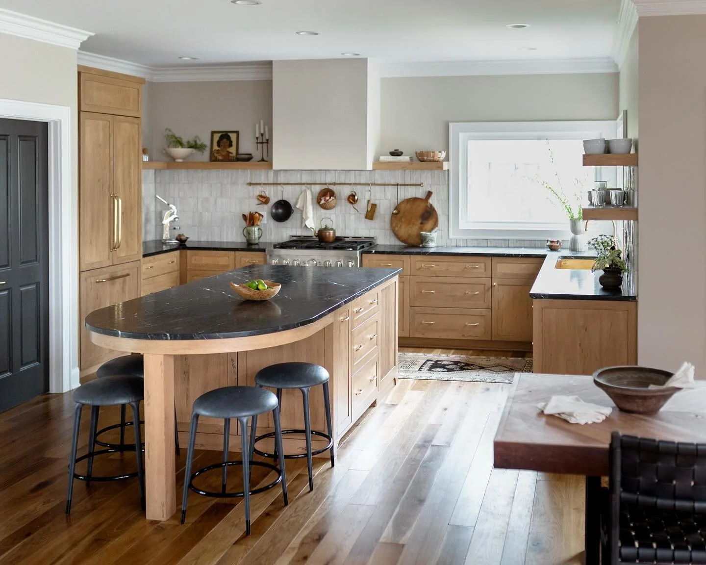 Thrilled with this kitchen after. Swipe for the before. 

Our clients had a very specific vision, but the devil is in the details. We helped them understand the individual components + options that come together to produce this kitchen. 

Individuall