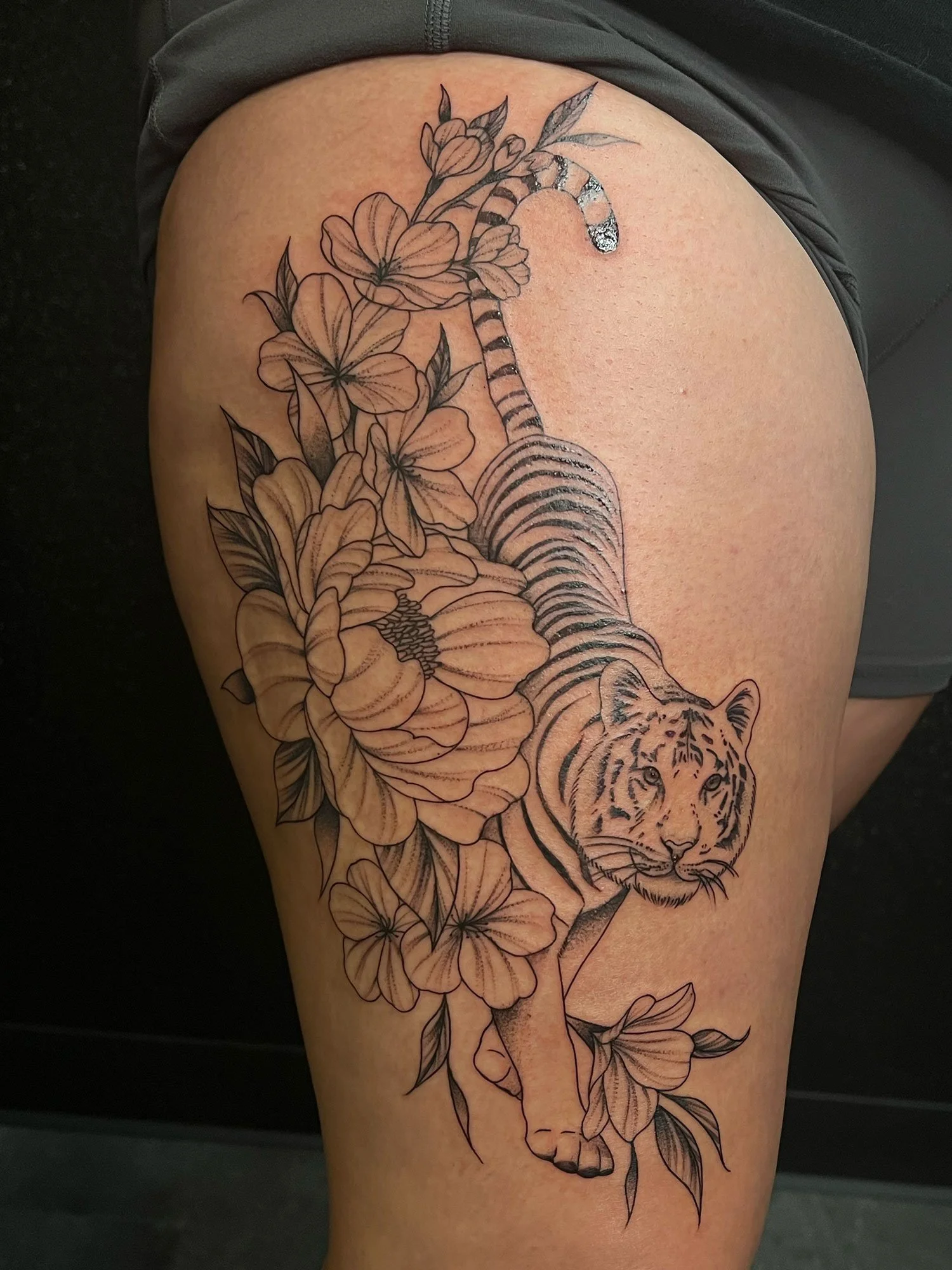 elizagreed-san-diego-black-grey-realism-fineline-tiger-florals-tattoo.jpg