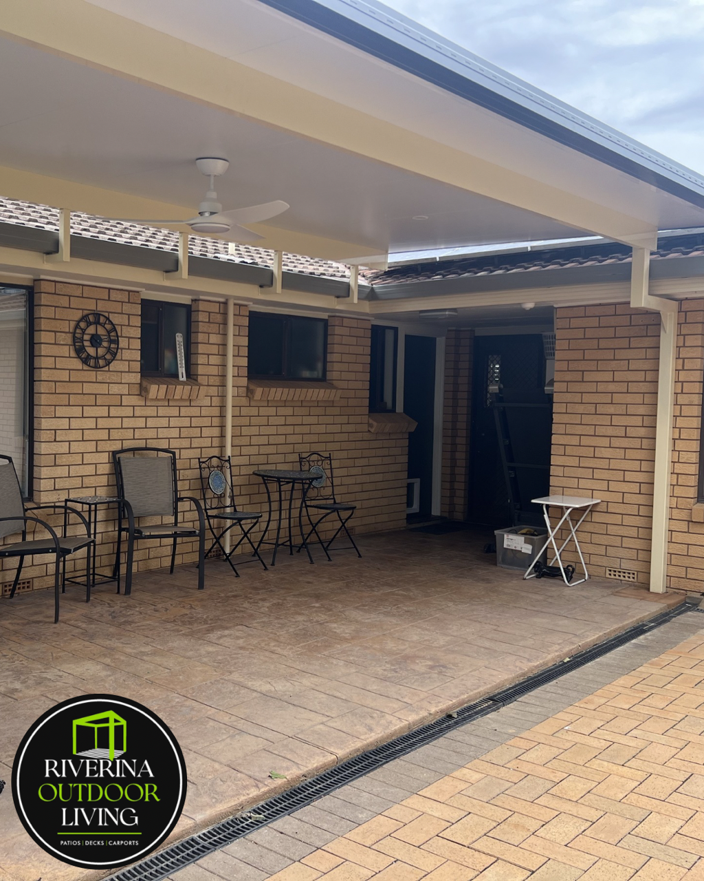 flyover raised Riser bracket versiclad insulated patio Riverina outdoor living wagga wagga