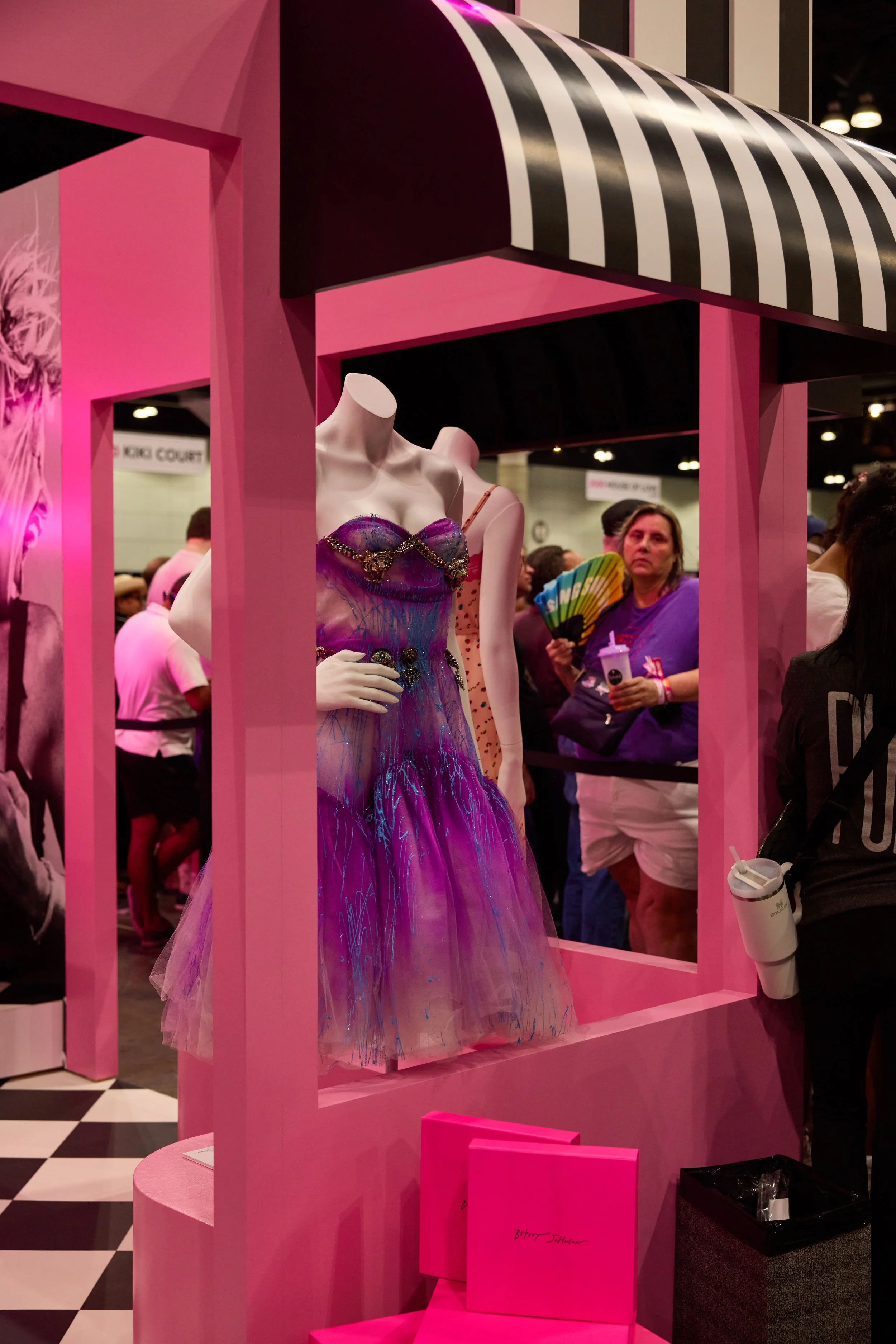 071924_DRAGCON_BETSEY_JOHNSON_BOOTH_09.jpg