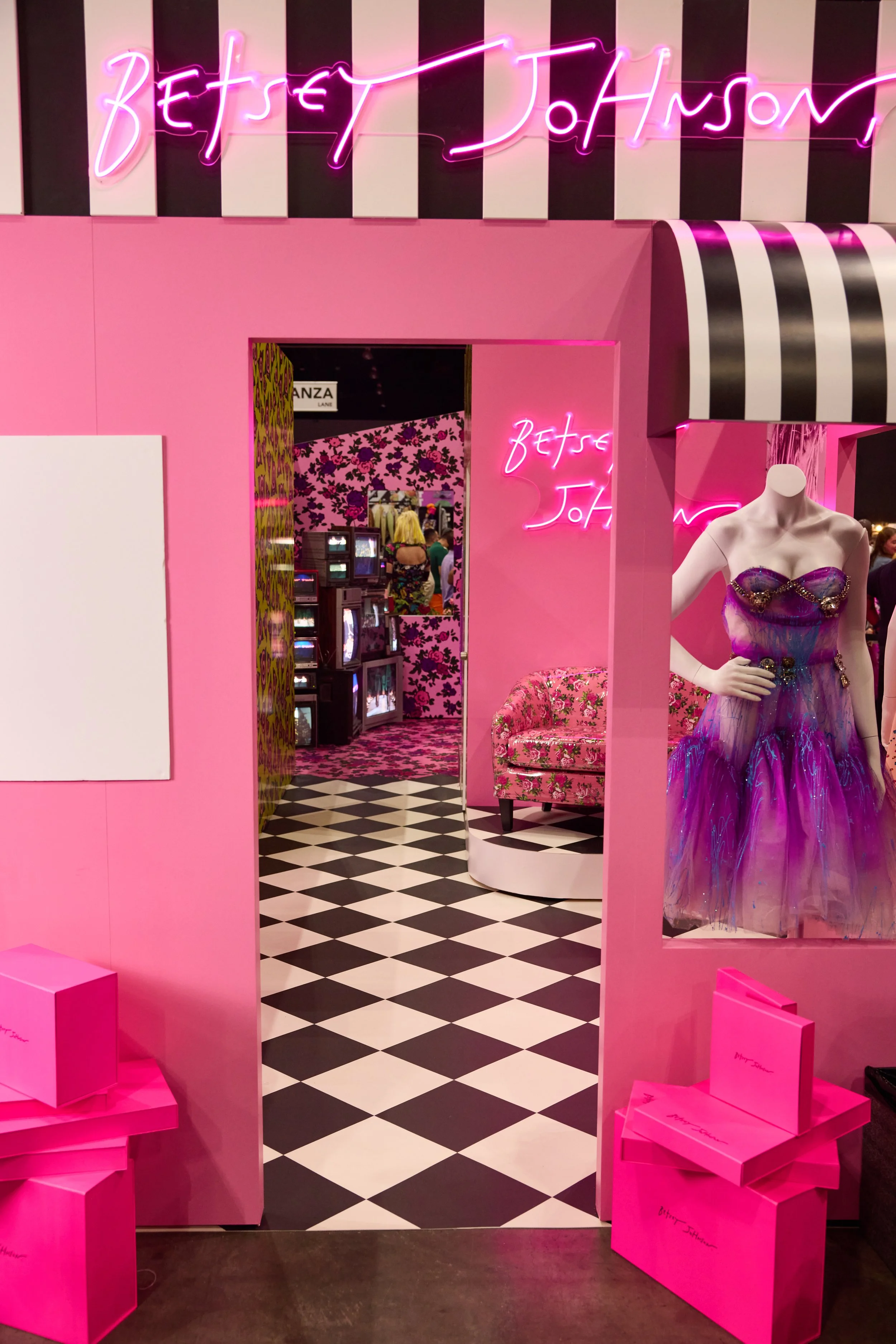 071924_DRAGCON_BETSEY_JOHNSON_BOOTH_14.jpg