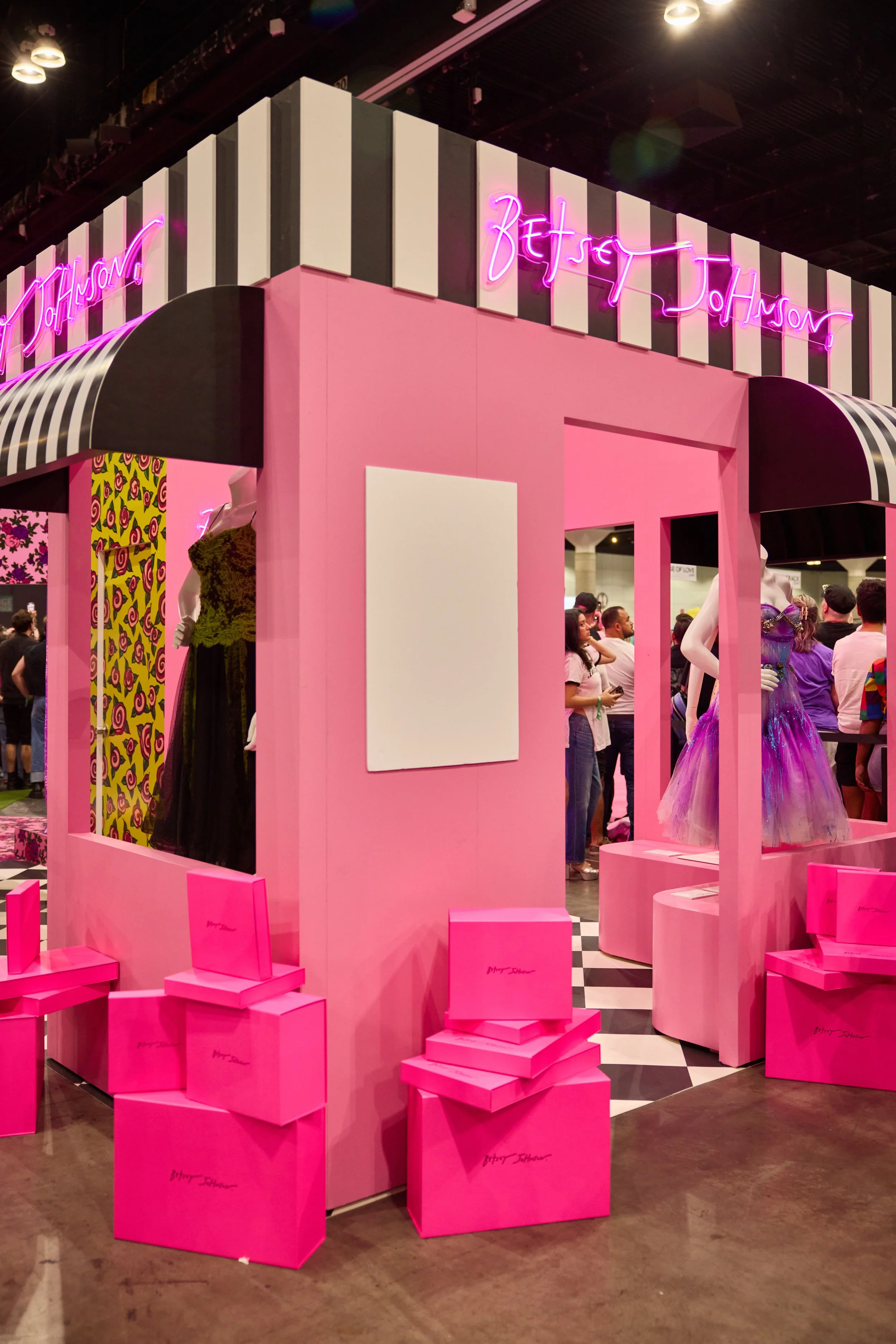 071924_DRAGCON_BETSEY_JOHNSON_BOOTH_32.jpg