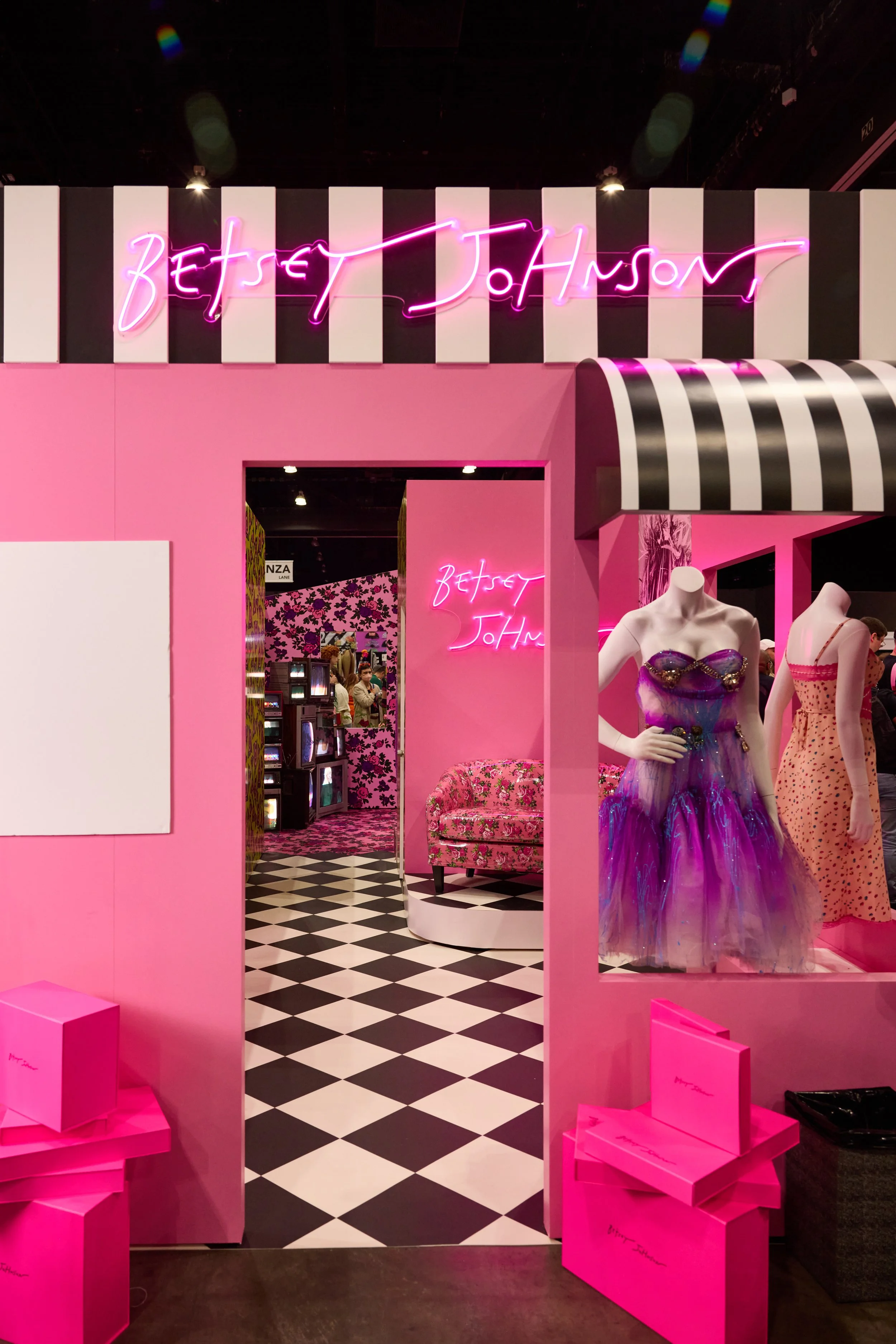 071924_DRAGCON_BETSEY_JOHNSON_BOOTH_12.jpg