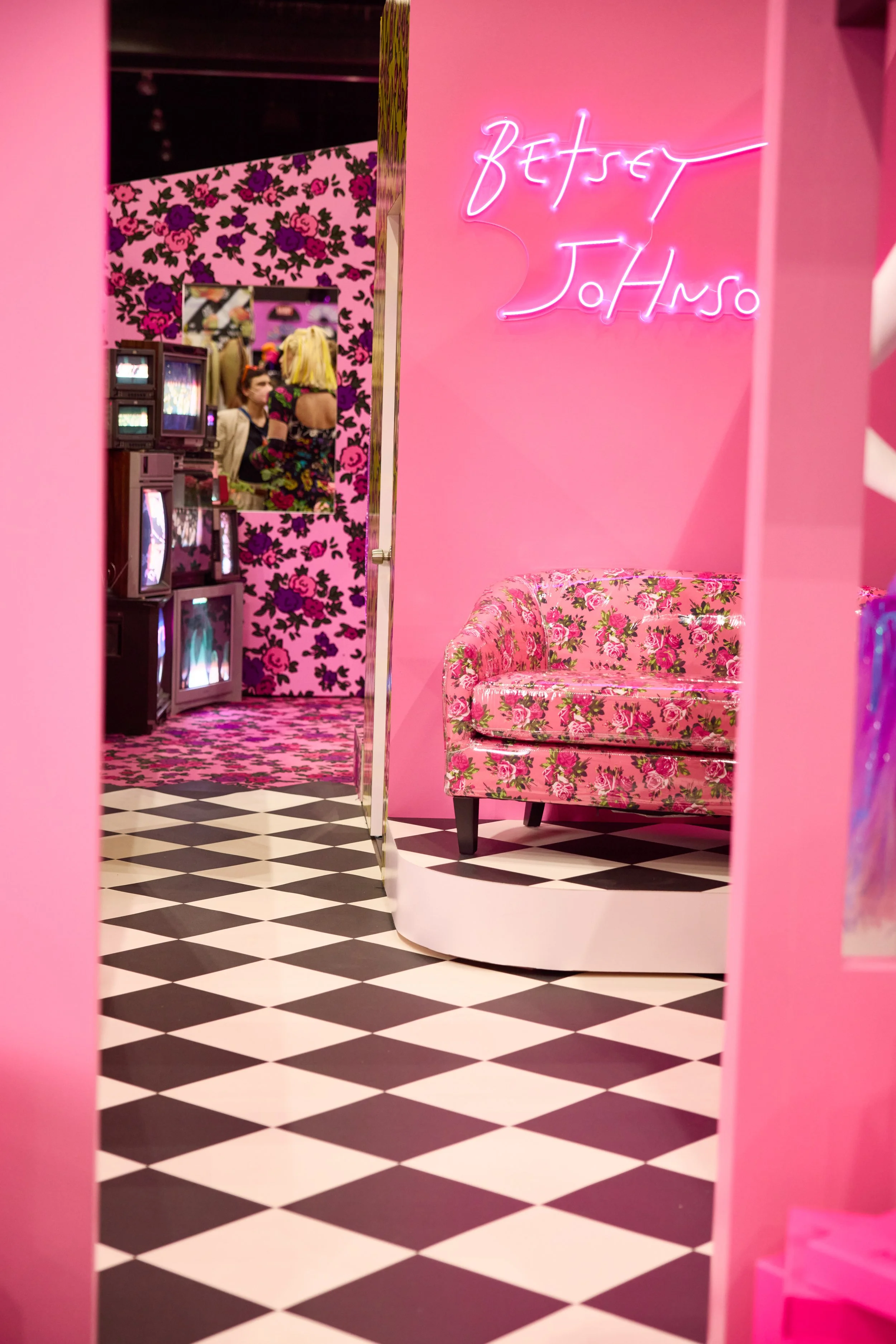 071924_DRAGCON_BETSEY_JOHNSON_BOOTH_18.jpg