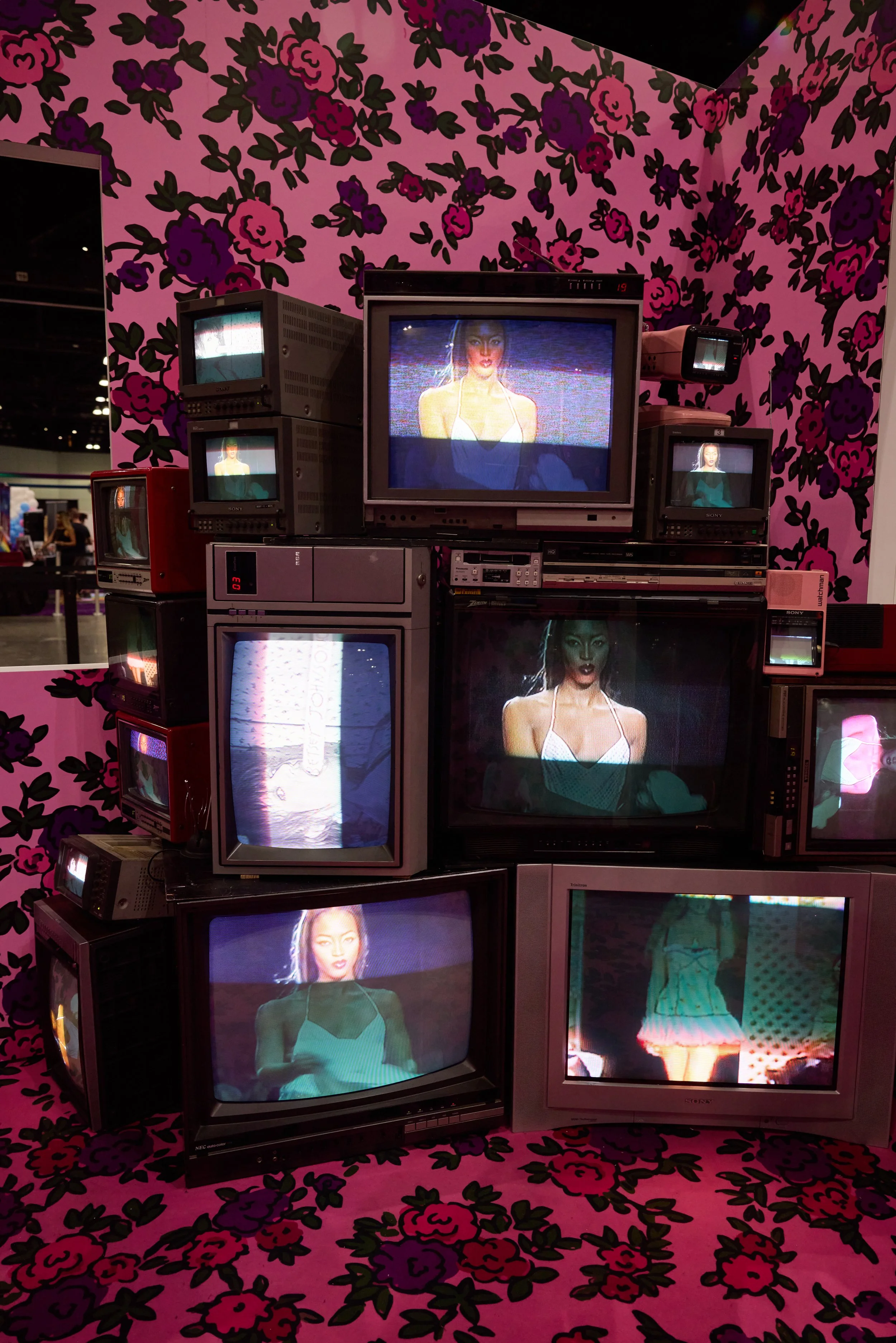 071924_DRAGCON_BETSEY_JOHNSON_BOOTH_27.jpg