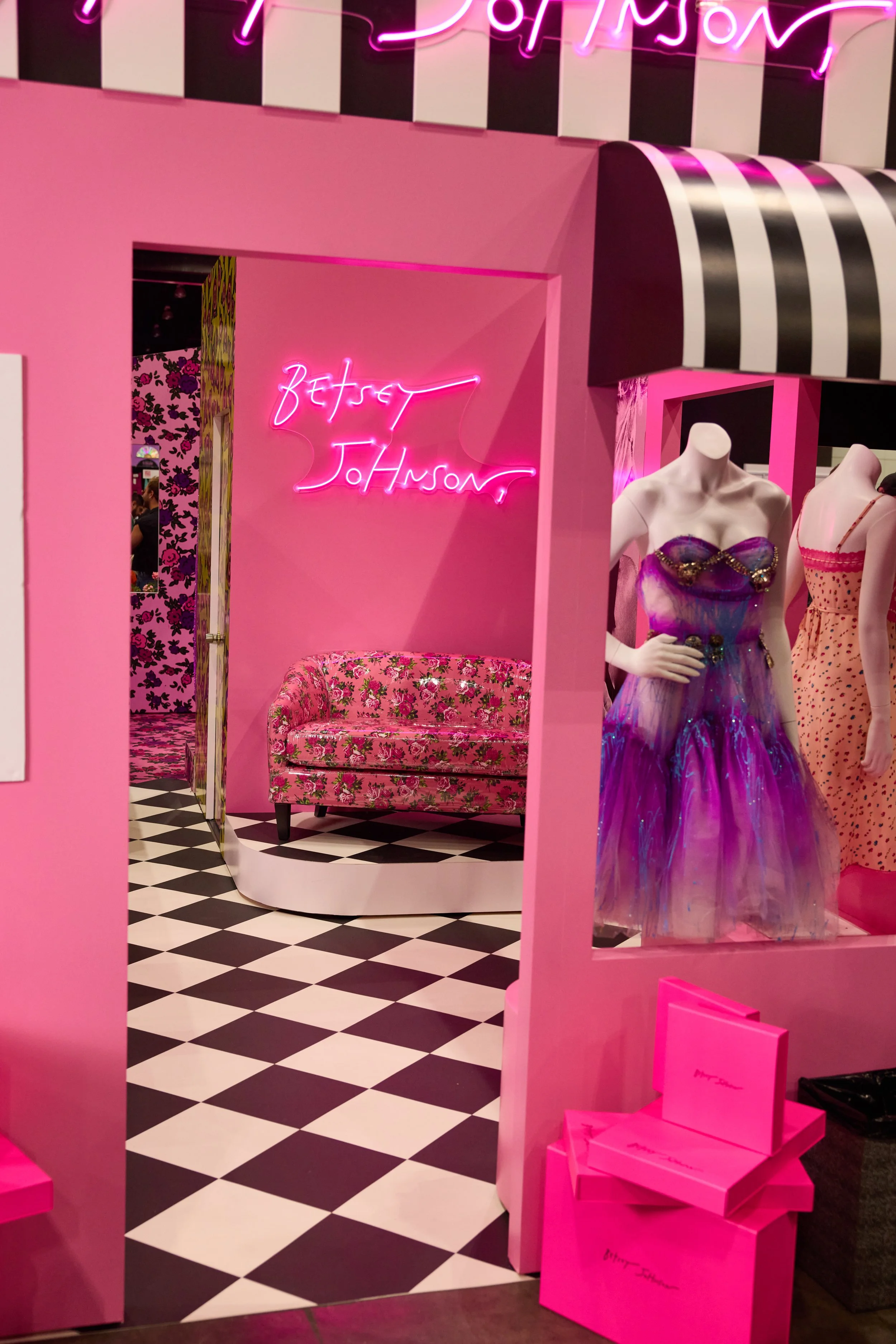 071924_DRAGCON_BETSEY_JOHNSON_BOOTH_15.jpg