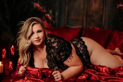 Plus Size Boudoir Ideas to Empower Your Next Photo Shoot in SLC, Utah