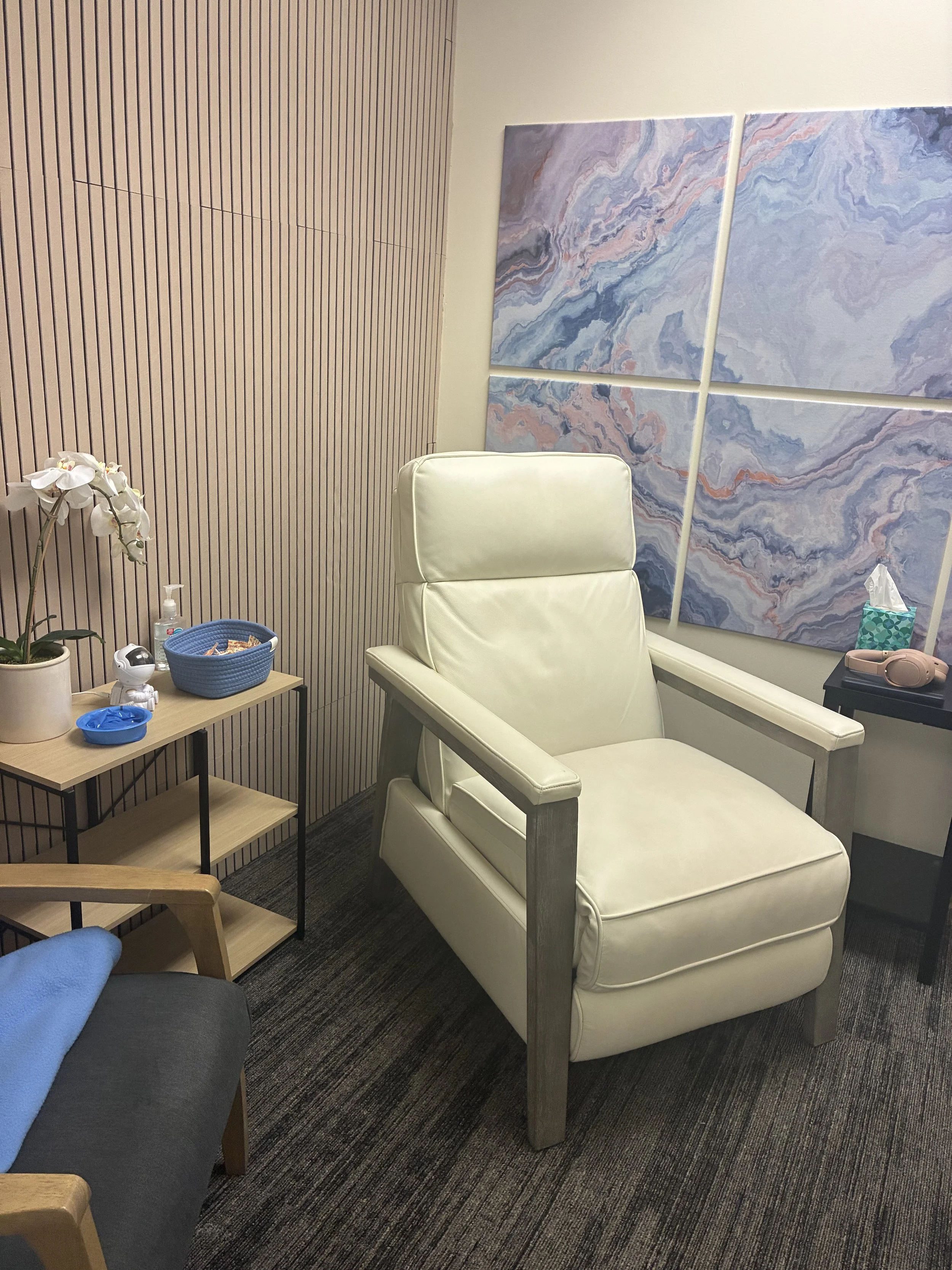 Private ketamine/Spravato treatment room with reclining chair and clinical monitoring.