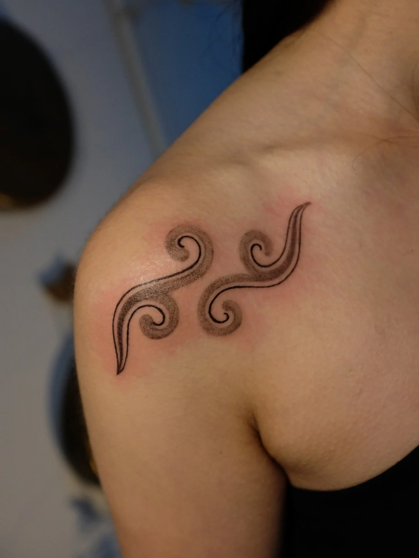 dancheong 단청 inspired pattern for Alina
made @bituinstudio 

I love Korean inspired tattoos for fellow diasporic Koreans. I especially love when people ask for a modern or contemporary twist 🖤🤍 these types of tattoos are so meaningful for me to cre