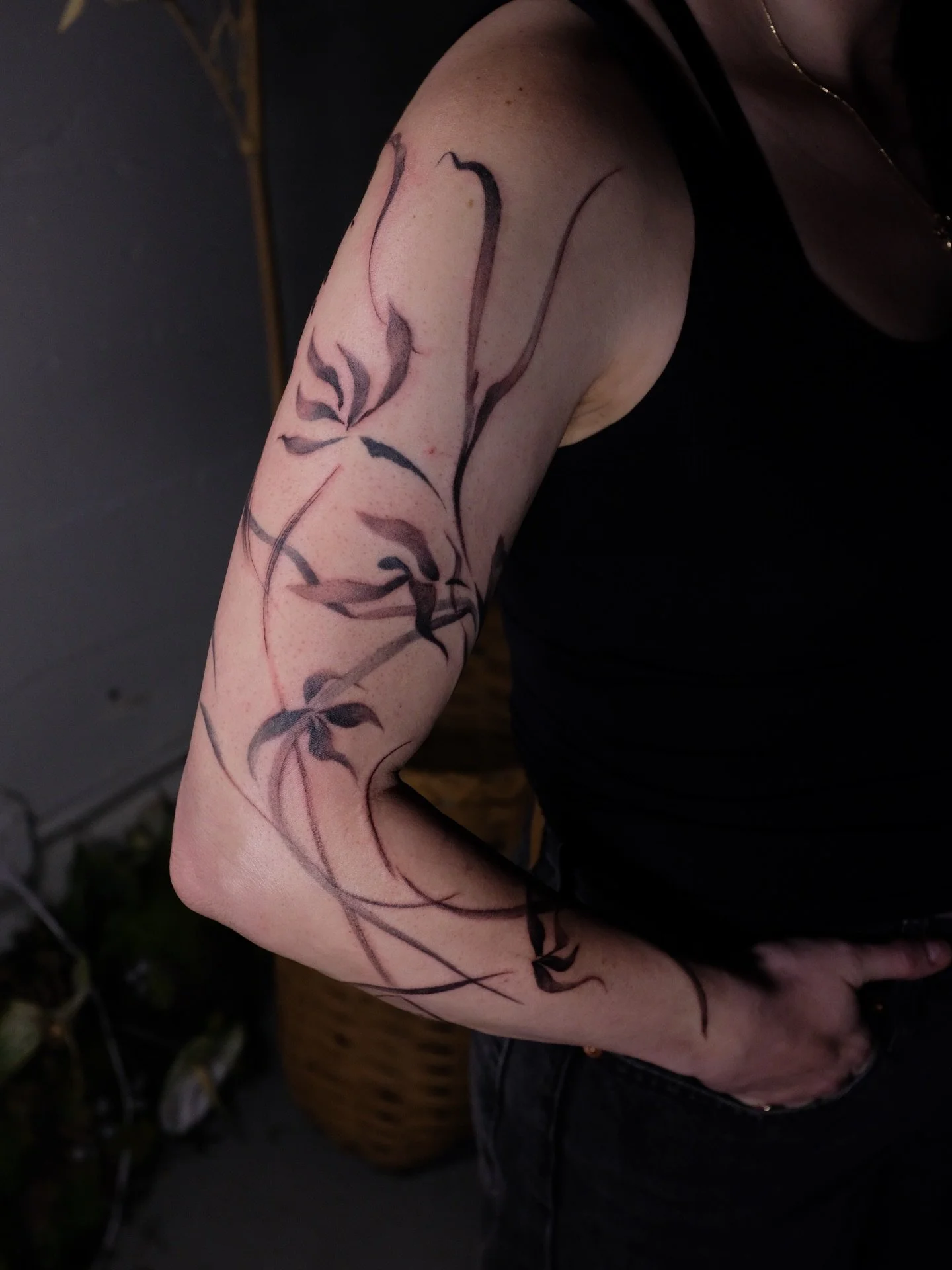Erica&rsquo;s growing flower garden 🌷

we started with a modified flash piece last year and over two more sessions added some freehanded flowers (with a couple stenciled flash) to contour and flow with Erica&rsquo;s arm. Thank you Erica for your imm