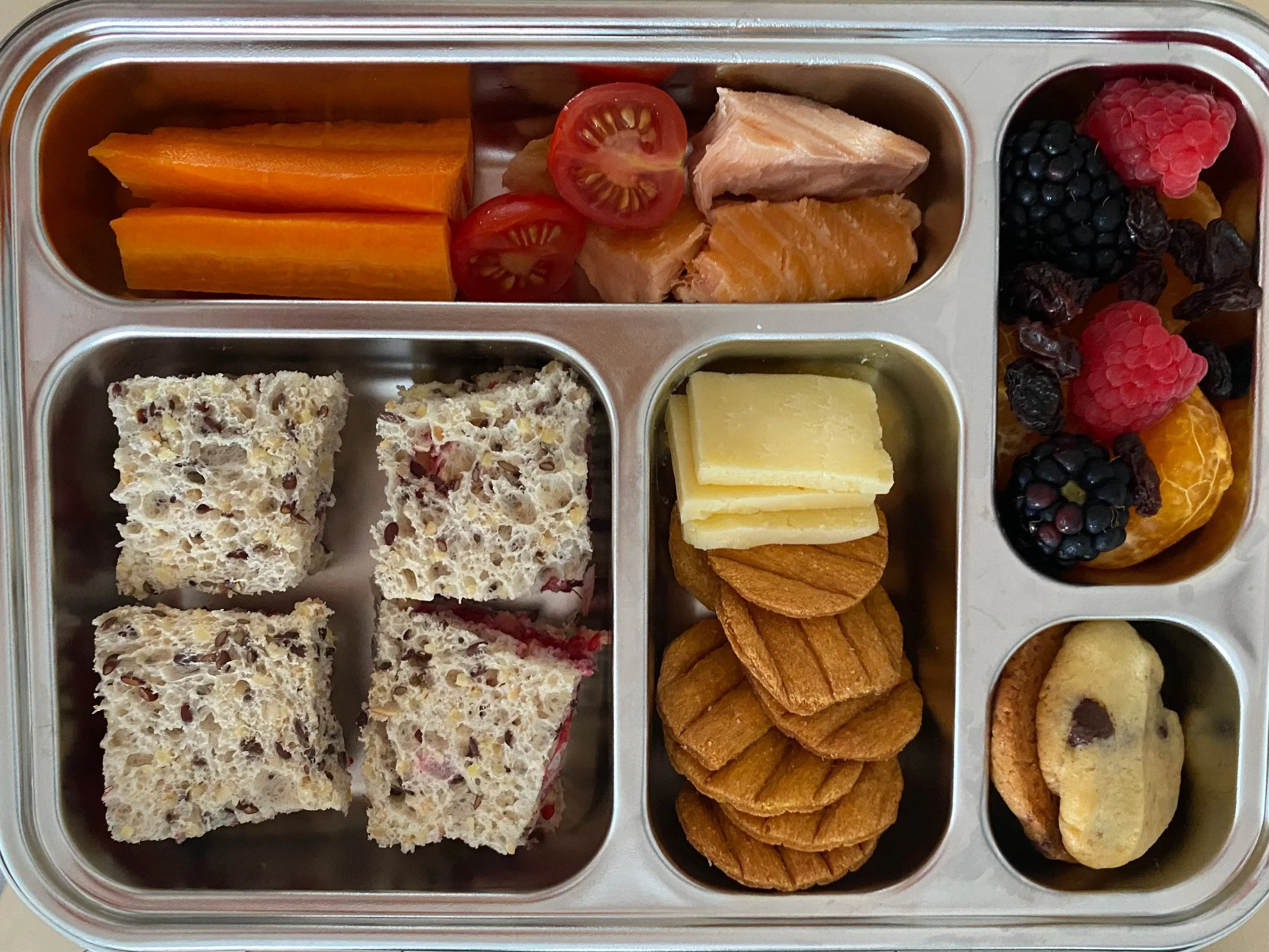 Example of a healthy, well balanced child's kindy lunchbox