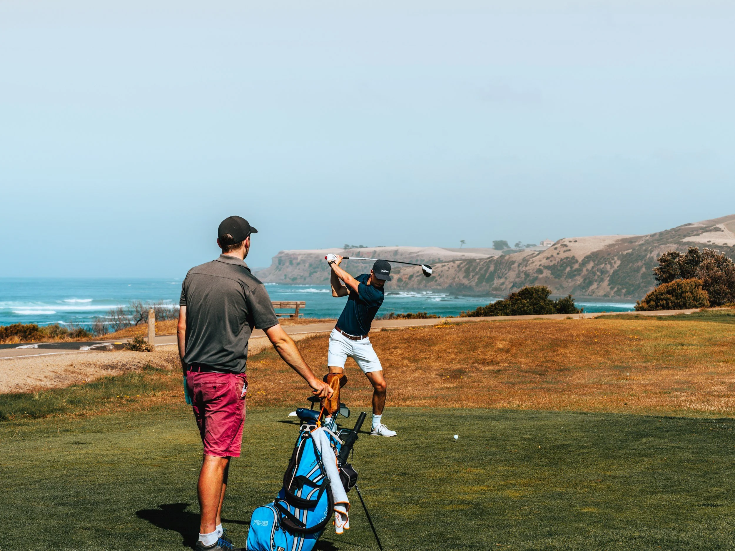Jouer sur des terrains de golf n&eacute;o-z&eacute;landais de classe mondiale. Transport de circuits de golf haut de gamme et manutention de clubs par Great North Tours.