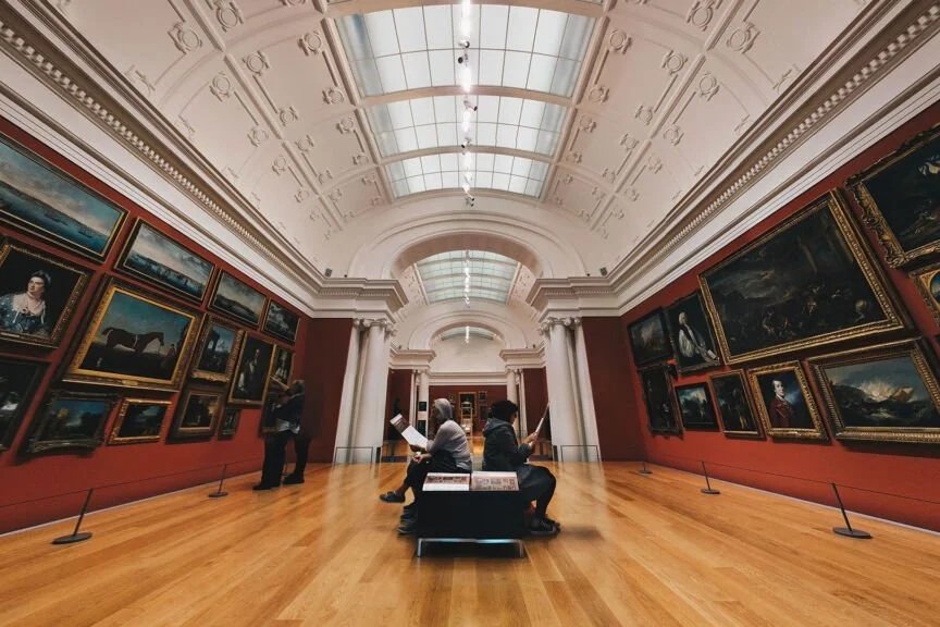 La arquitectura moderna y el edificio patrimonial de la Galer&iacute;a de Arte Toi o Tāmaki de Auckland. Excursiones premium por la ciudad de Auckland.