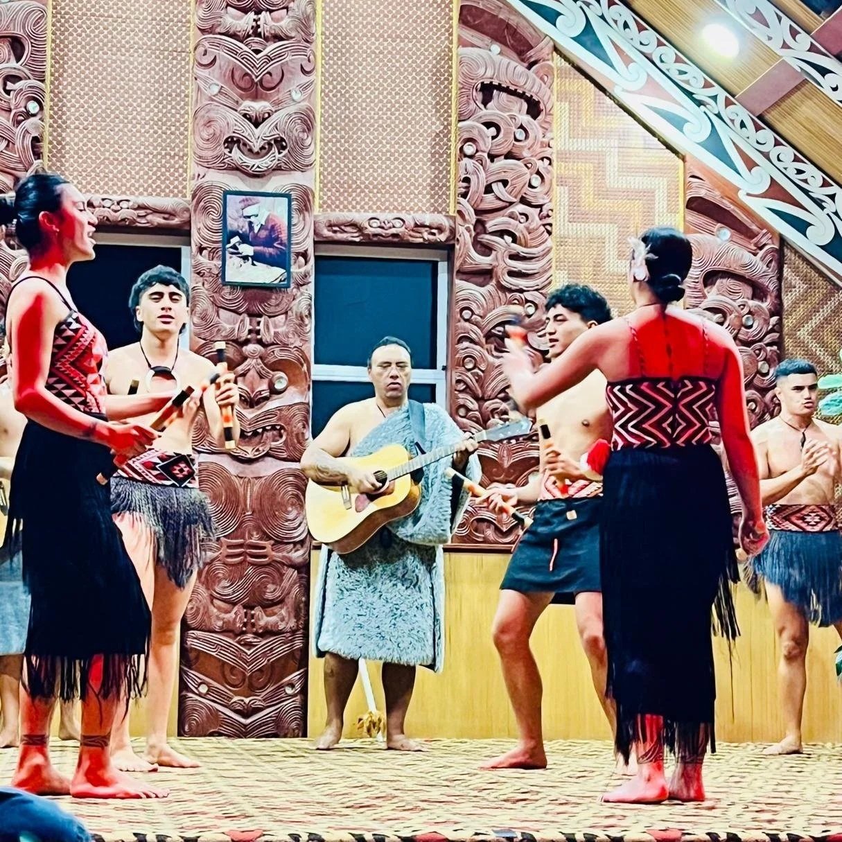 Actuaci&oacute;n tradicional en una aldea maor&iacute; en Rotorua con Great North Tours