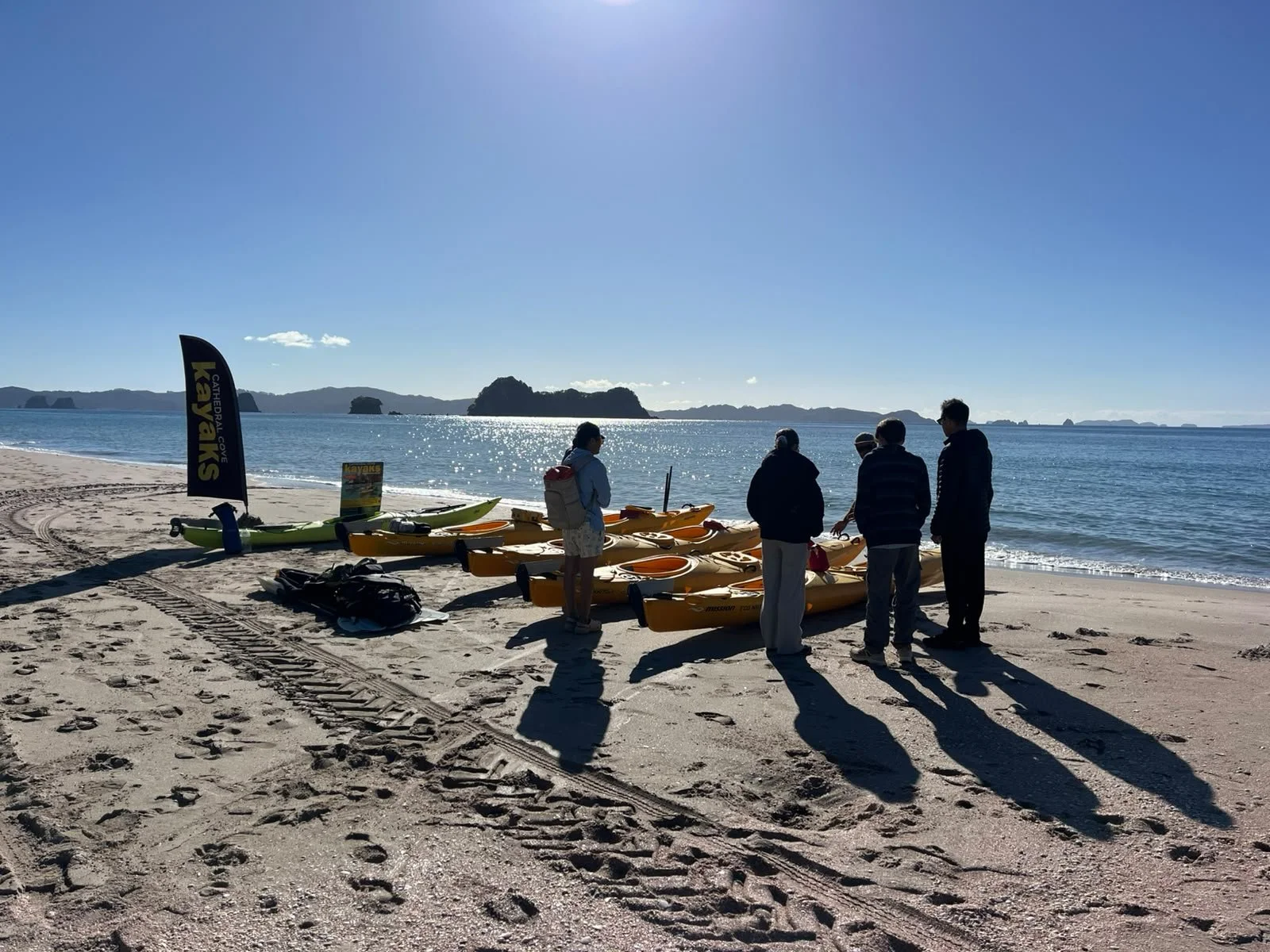 Kayaking to Cathedral Cove - Great North Tours