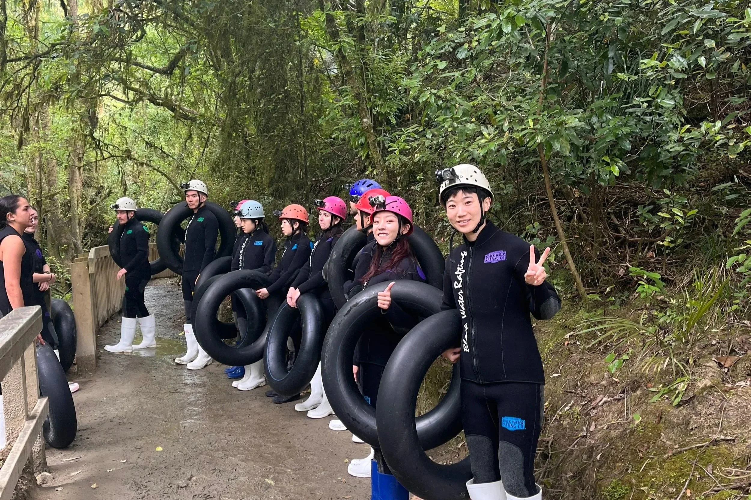 rafting en aguas negras en las cuevas de Waitomo con Great North Tours