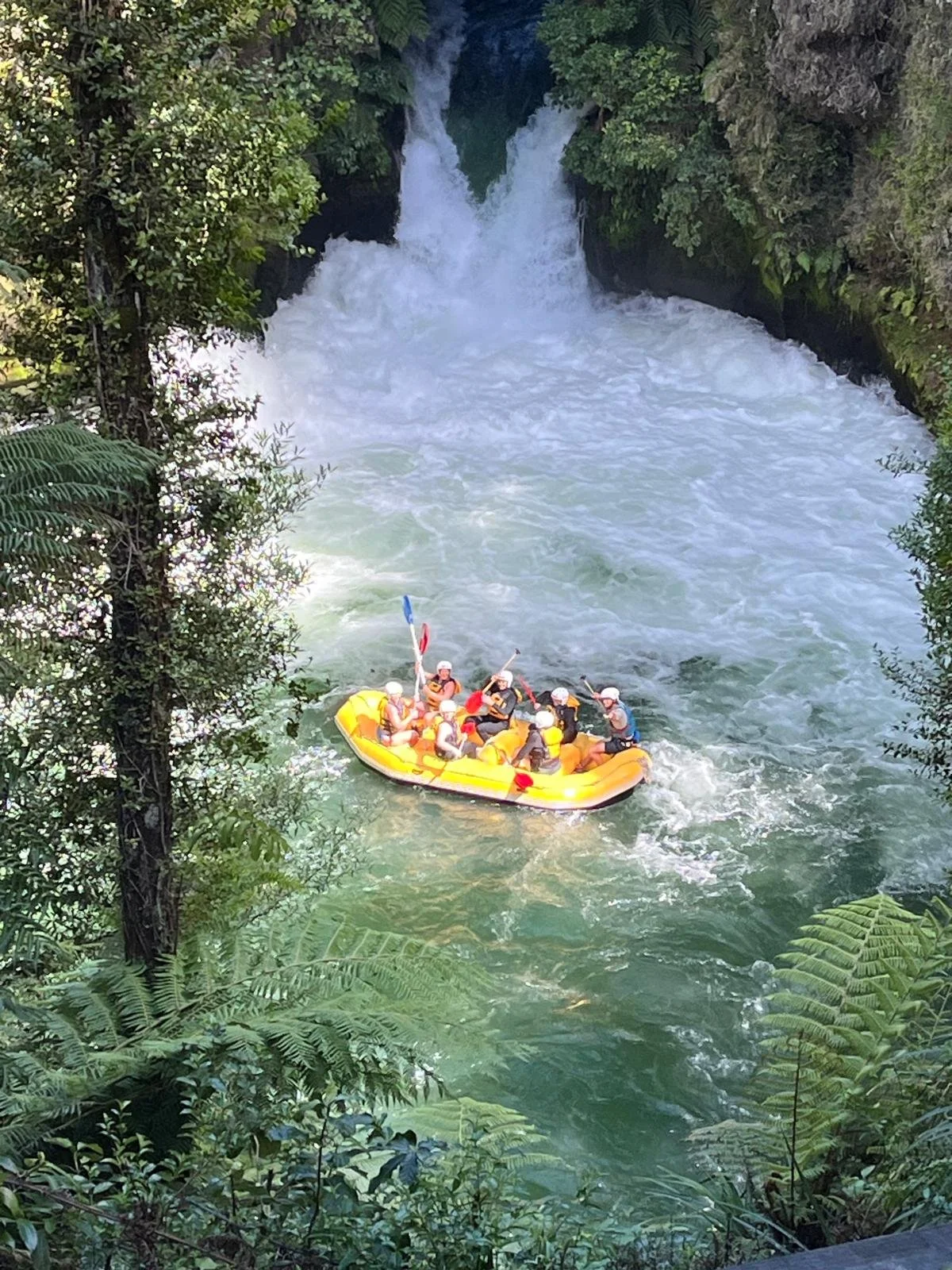 Rafting sur les chutes Tutea sur la rivi&egrave;re Kaituna. Visites d'aventure &agrave; haute action par Great North Tours.