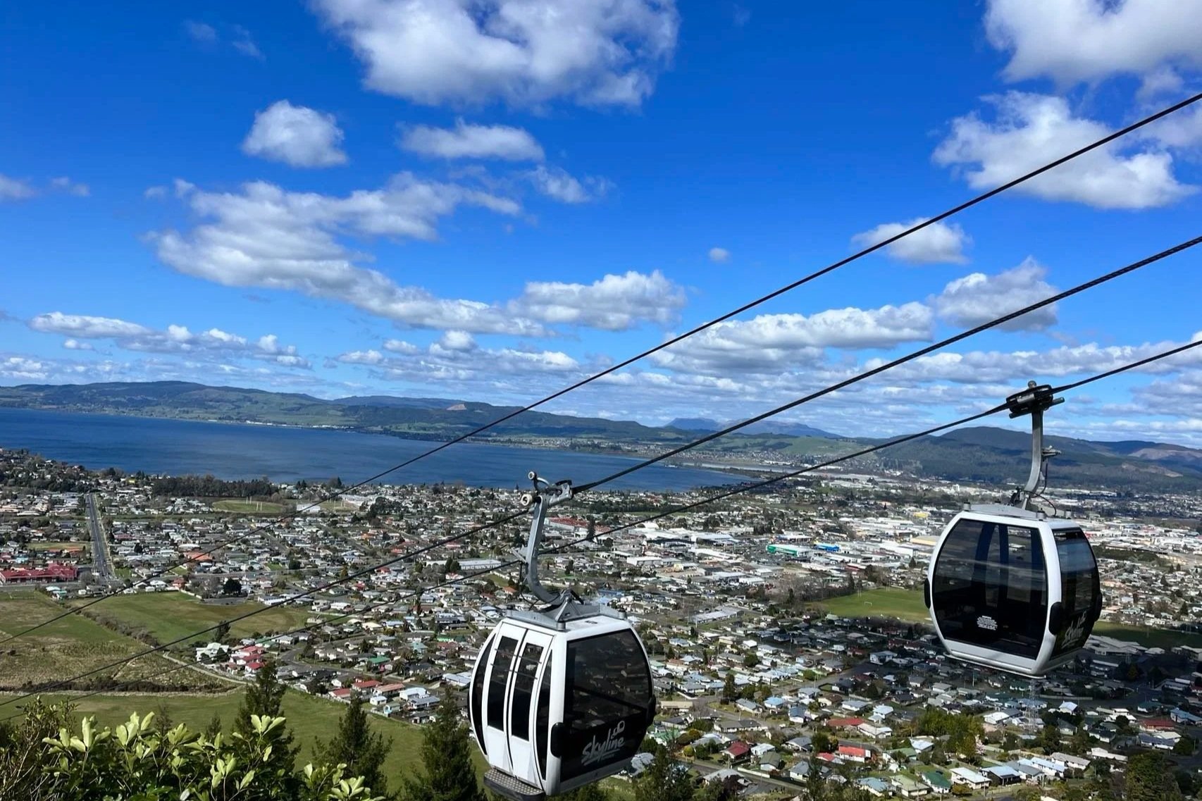 Paseos en trineo y g&oacute;ndola en Skyline Rotorua. Turismo familiar de primera clase con Great North Tours.
