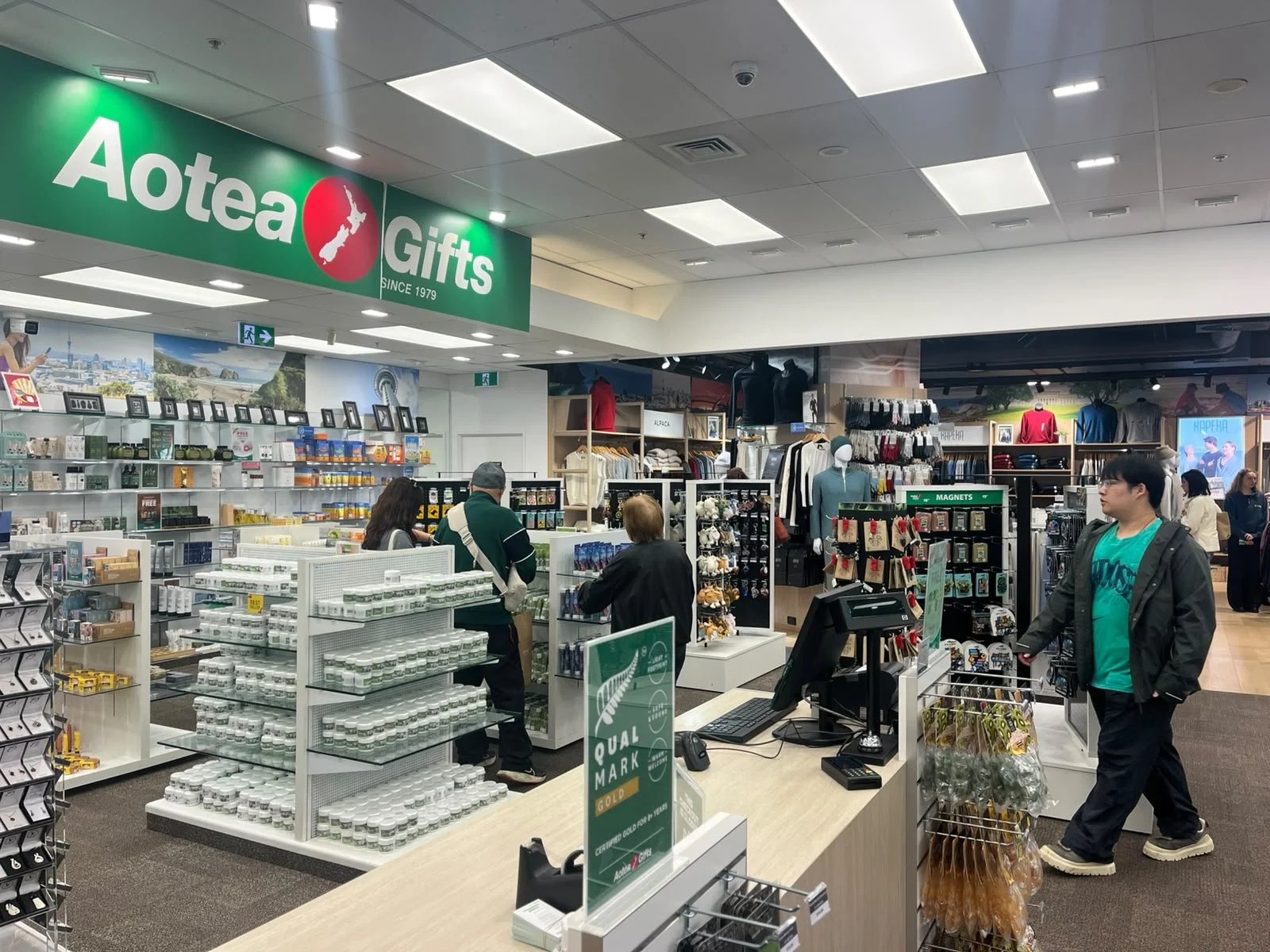 Souvenir Shopping in Auckland with Great North Tours