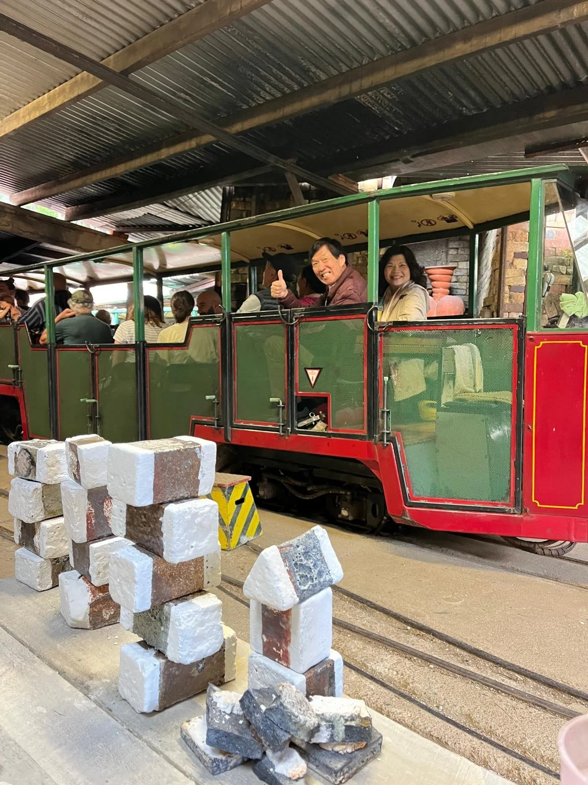 驾车游览溪边铁路和陶器之旅