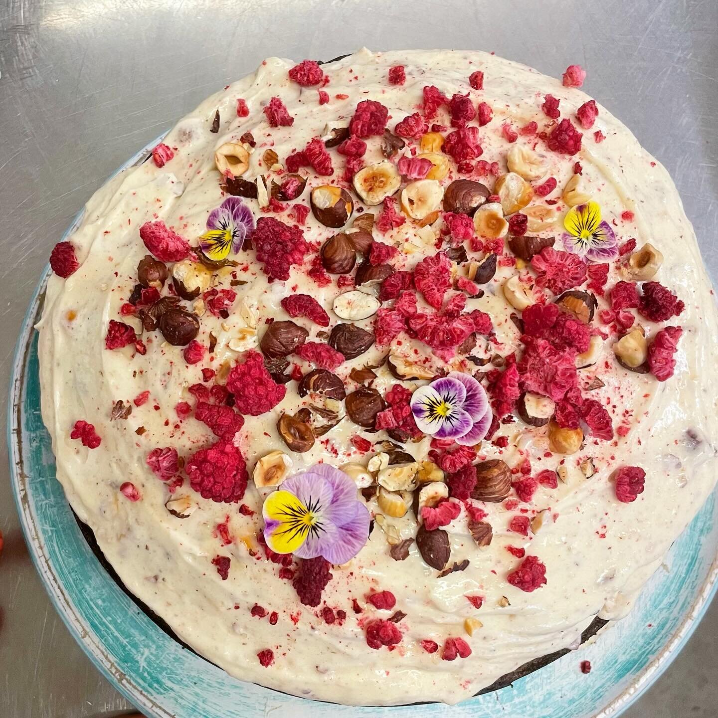Freshly baked Raspberry Blueberry Cake with Hazelnut Mascarpone 😍😍 #floraontenth