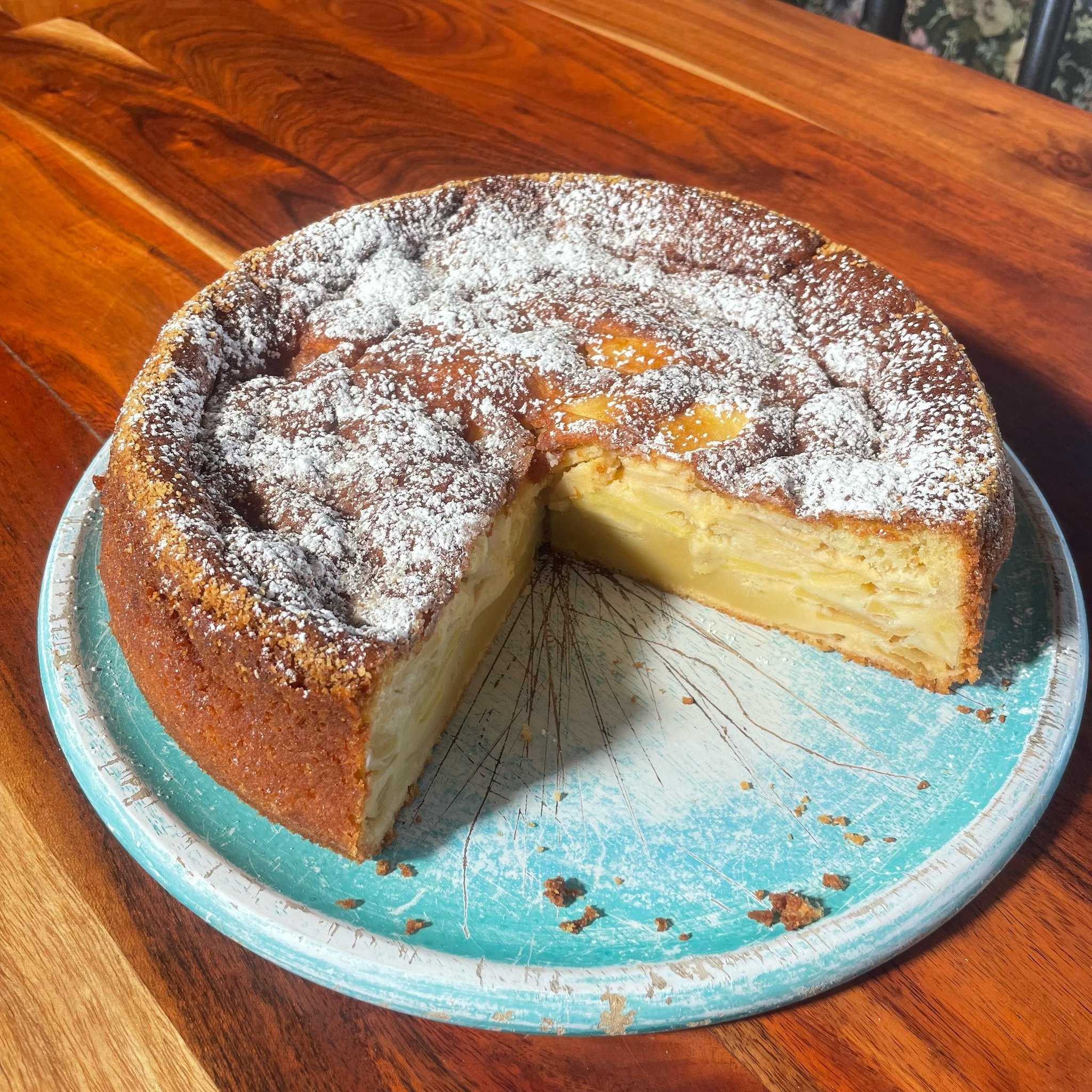 Housebaked Apple Genoese Cake Today 😍 #floraontenth